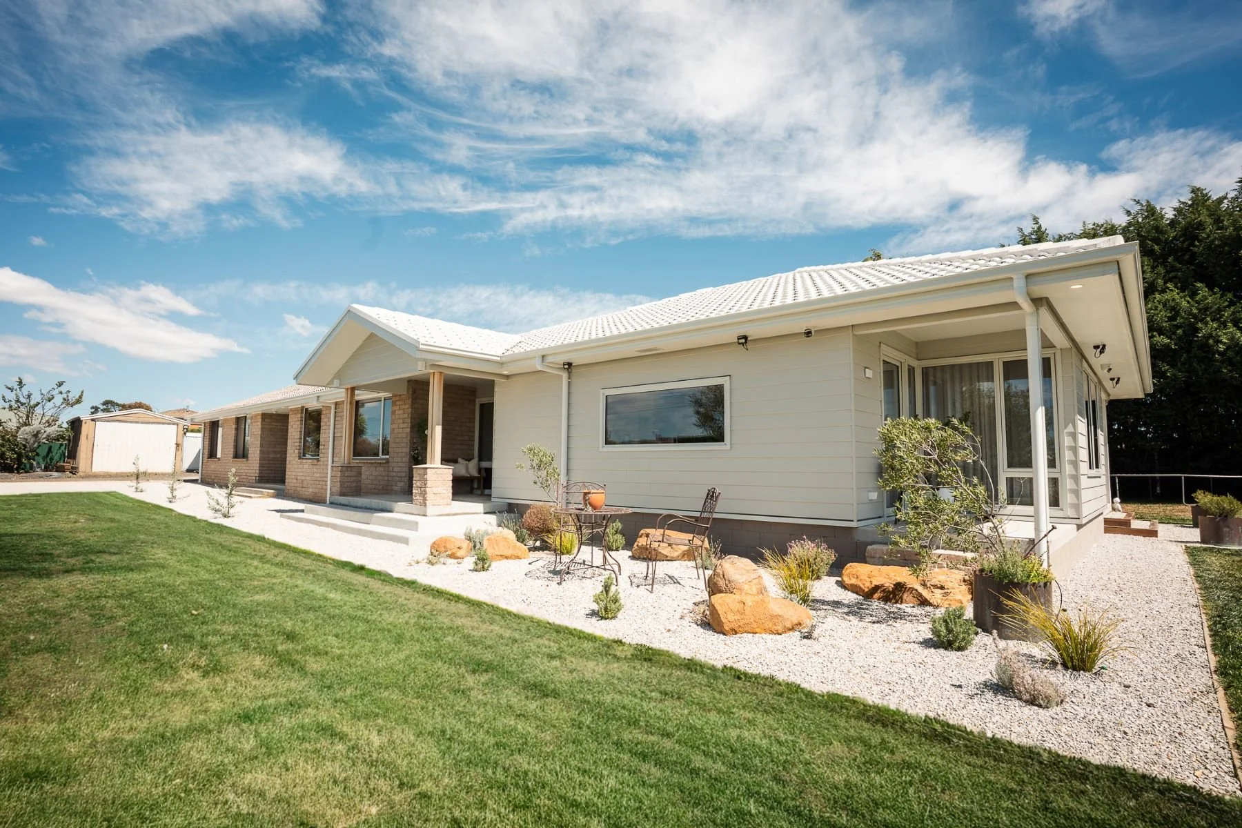 Exterior view of the Raeburn residence and extension designed by Tahleah Hoyle Design