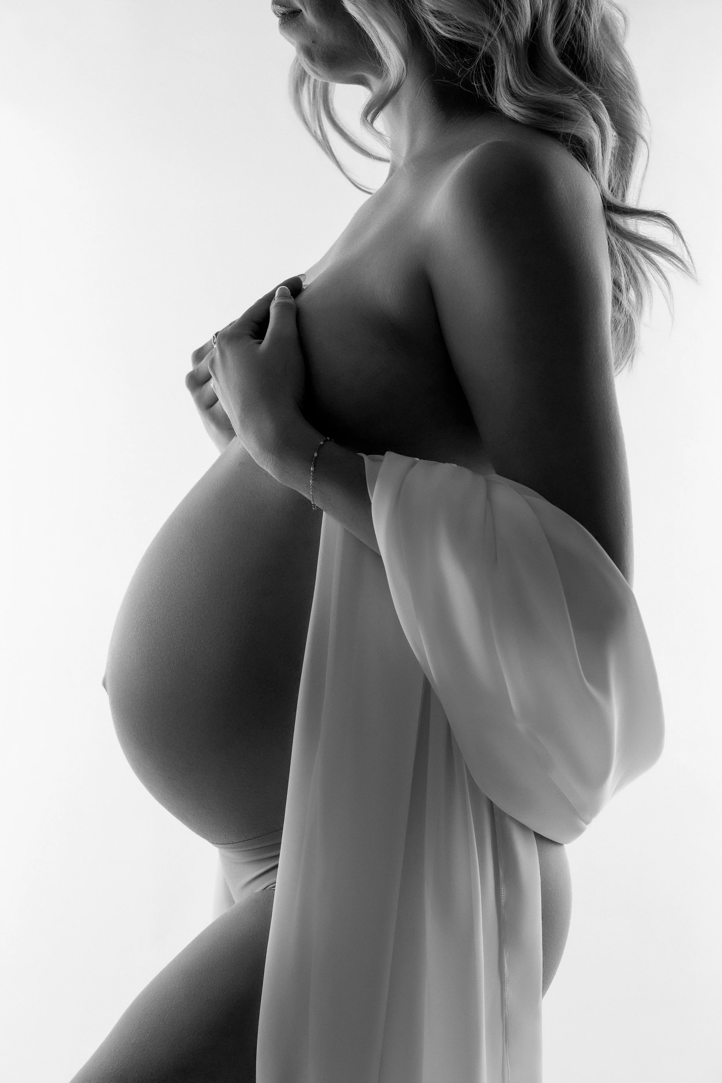 Caitlin_BW Copies_Maternity Photos_Jan 2026-4.jpg