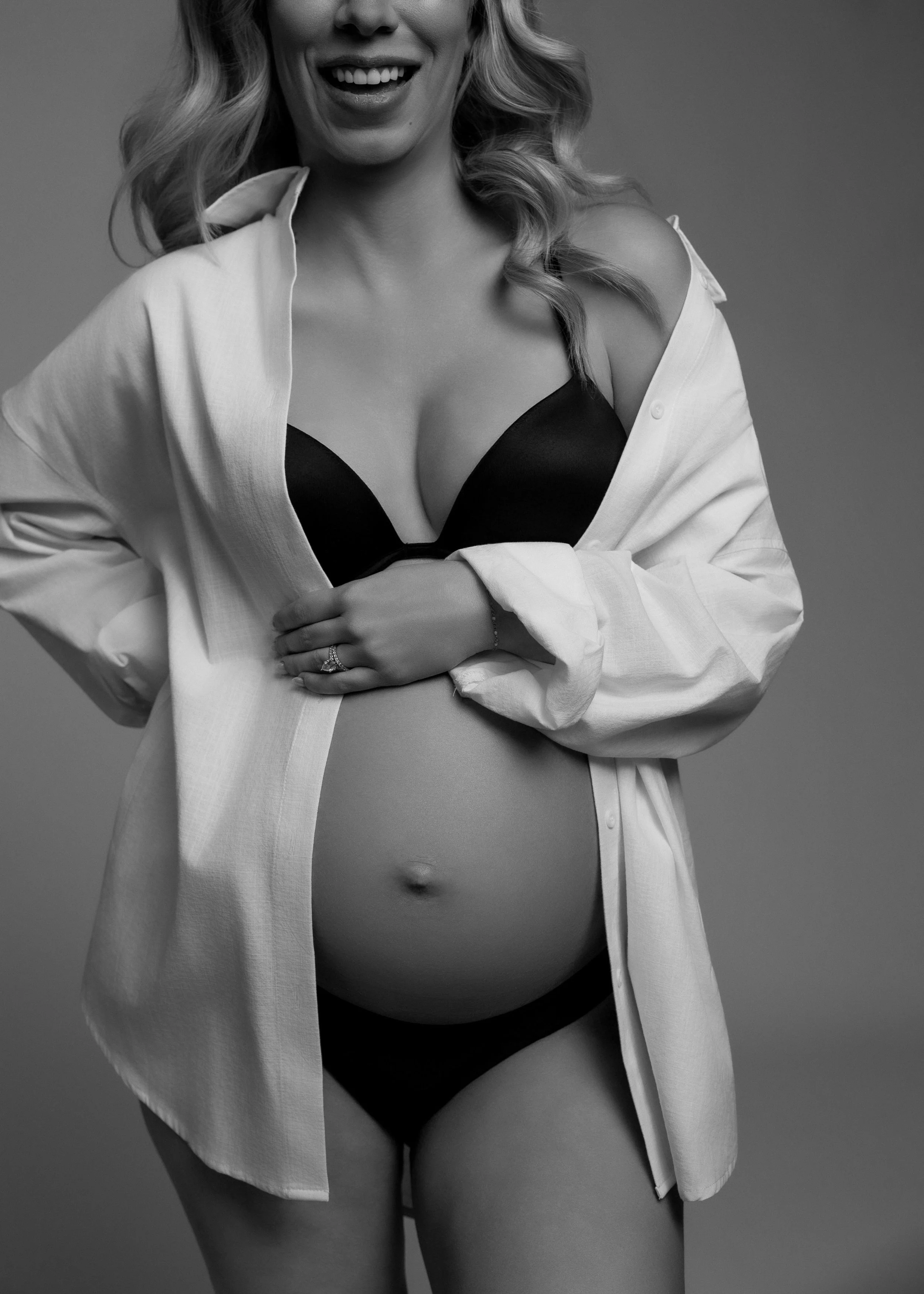 Caitlin_BW Copies_Maternity Photos_Jan 2026-8.jpg