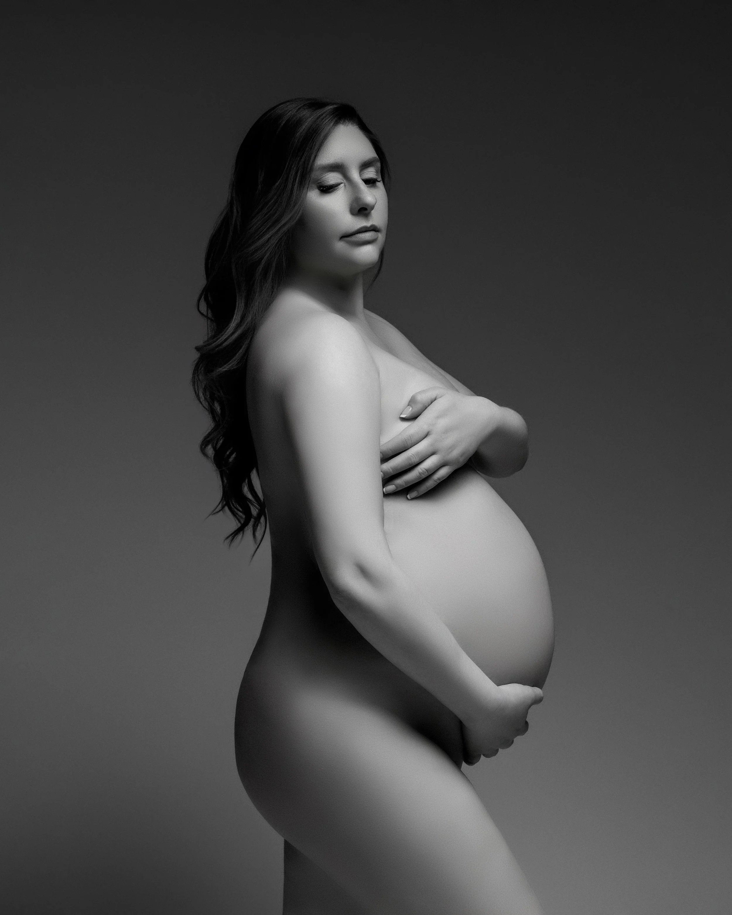 modern editorial maternity photoshoot