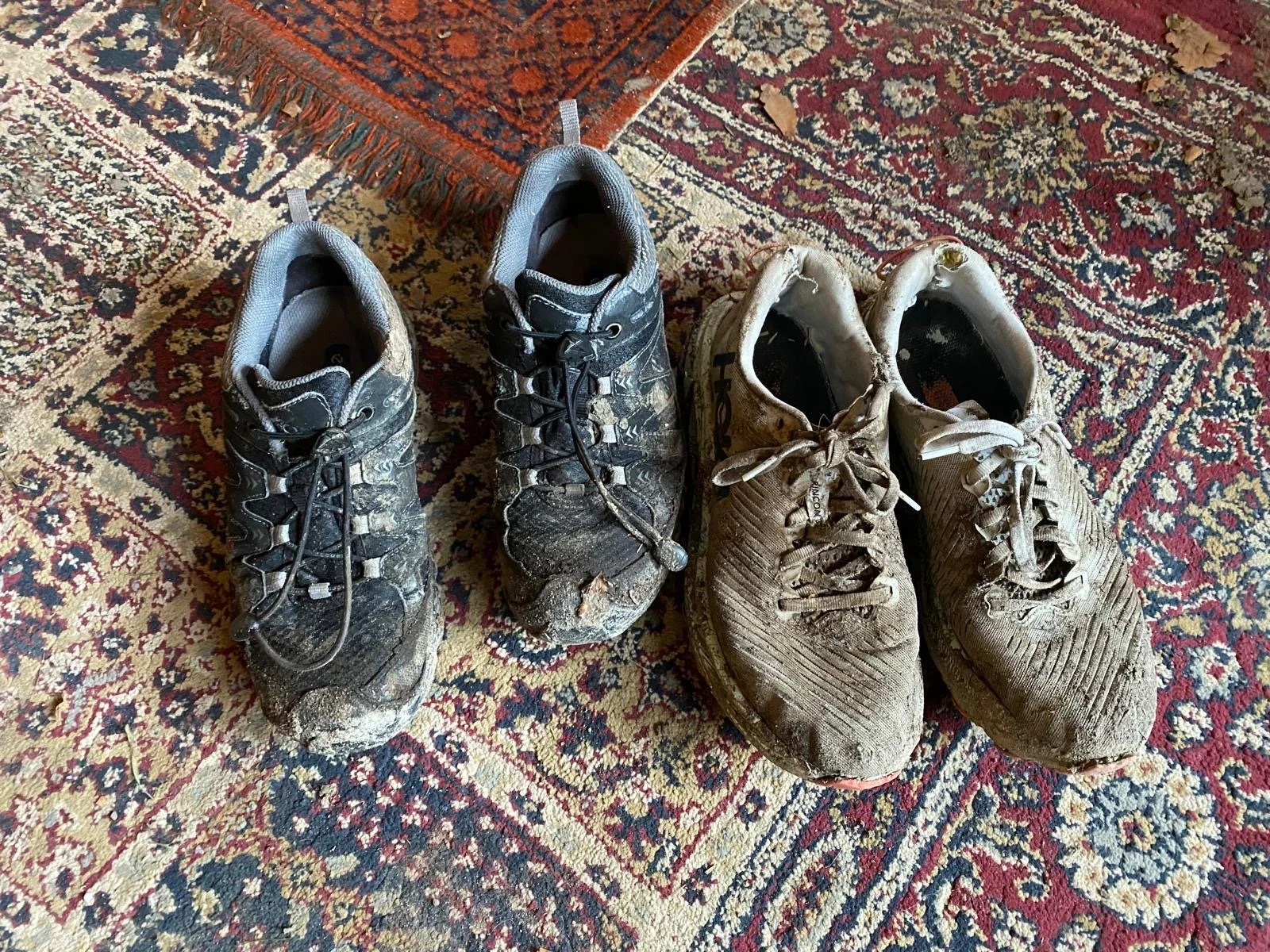 Schoenen na een paar dagen leiderschapstraining voor artsen van ZWAANZ Nascholingen