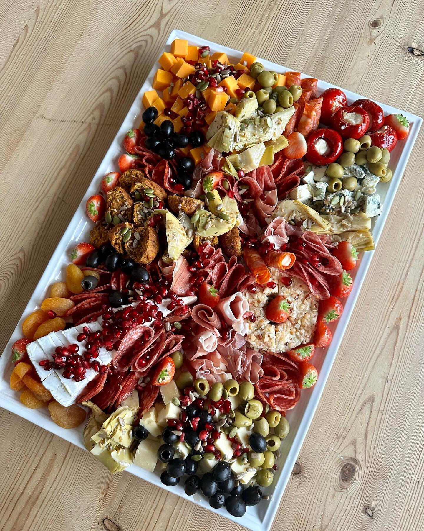 a few platters from todays set up for a 50th birthday party! 🥳

which would you go for first? 
1. cheeseboard
2. buffet bites 
3. sweet treats 

👇🏼👇🏼👇🏼

#chefsforhire #foodbloggeruk #surreyevents #foodcateringservices #foodcateringcompany #foo