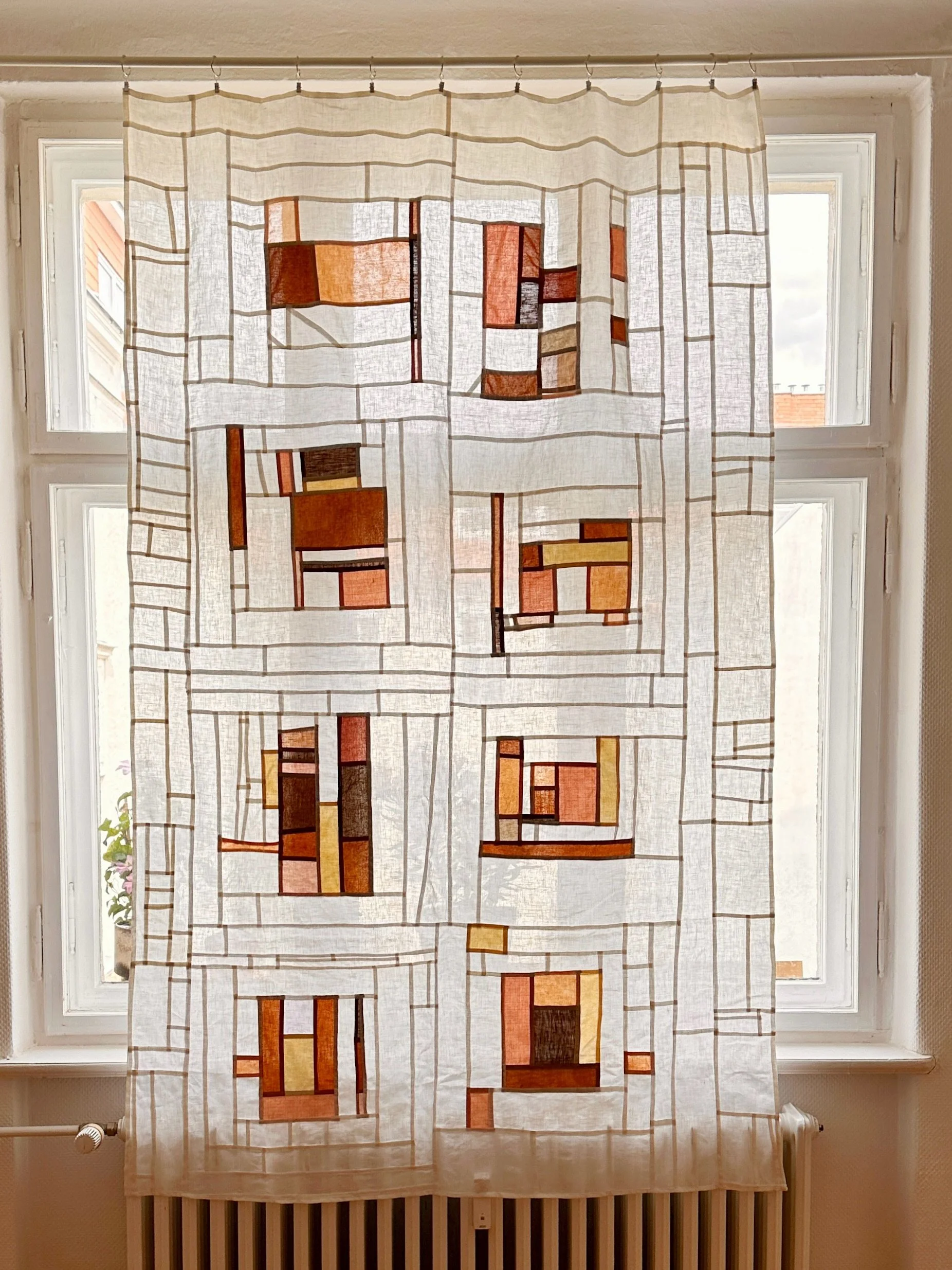 My latest piece. Been working on off/on it for the past 6 weeks. All coloured parts are fabric I&rsquo;ve hand-dyed prior to piecing it together. 🐿️

100% Italian linen 
137cm x 235cm

DM for details 

#jogakbo #textileart #patchwork #interiordesign
