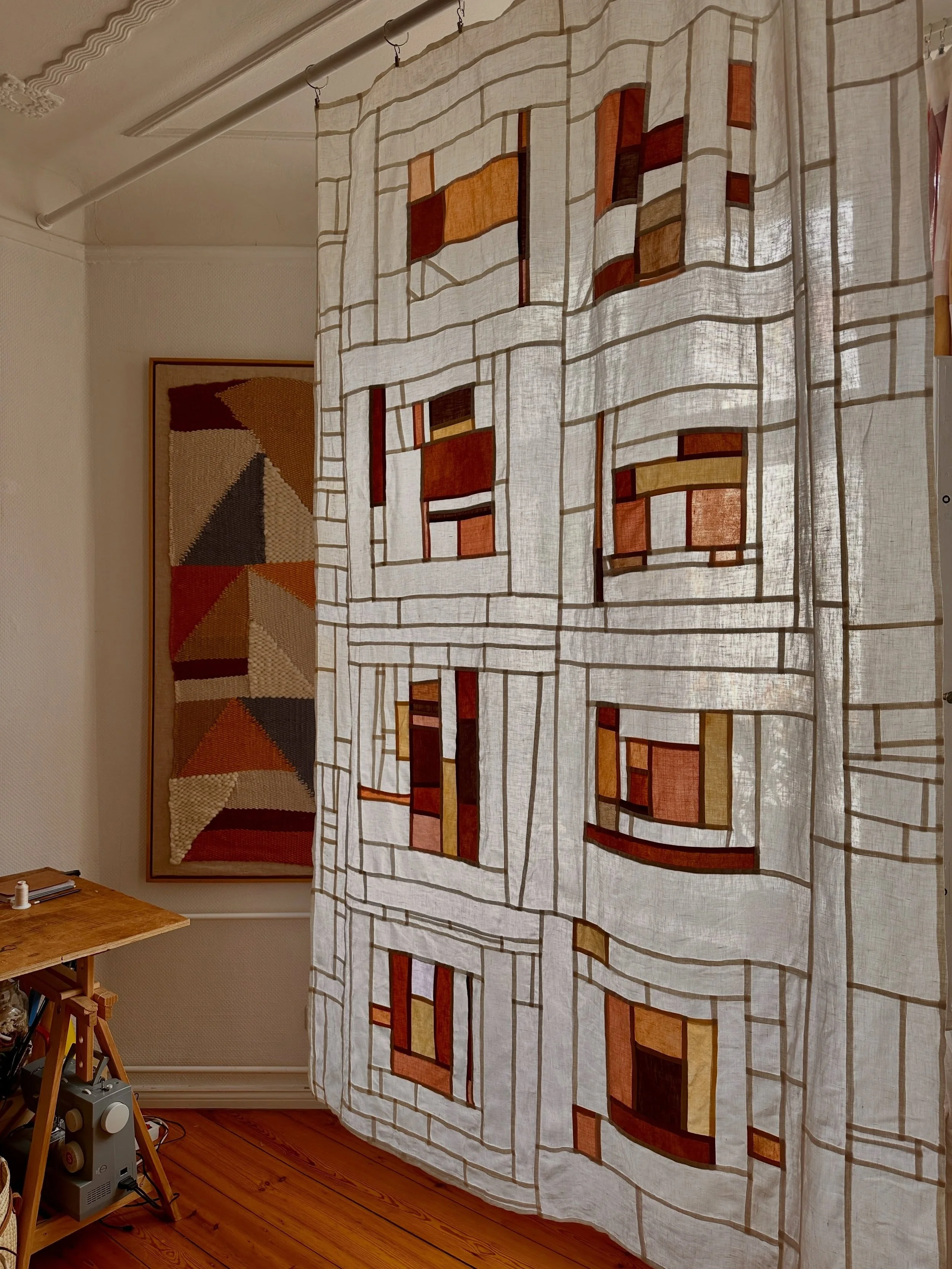 Most random photo dump. Spring has been good so far 🎶

1. My newest #bojagi inspired work &ldquo;Grid&rdquo; next to one of my #weavings
2. WIP
3. Golden Hour at home 
4. Feature of my textile practice in the @faz , written by the iconic @jasminjouh