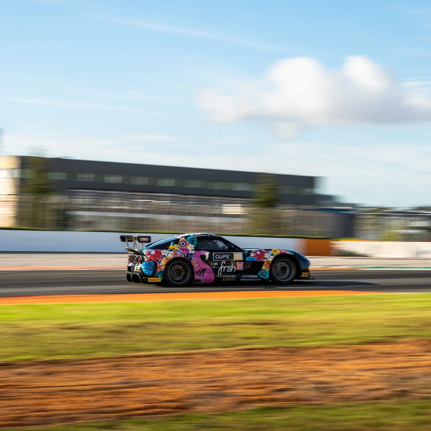 VALENCIA 🇪🇸
Round 4 of the @supercarsendurance championship with @tockwith_motorsports didn&rsquo;t go our way this time.

After a strong and positive test session (big thanks to @jmooreracing), both @graciemitchellracing and I found great pace hea