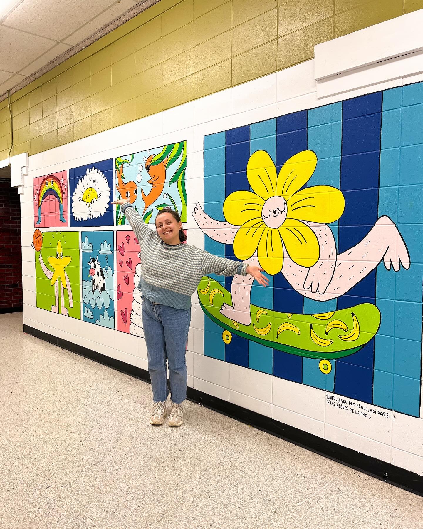 Je ne peux pas croire que je peux maintenant dire que j&rsquo;ai fait une murale dans une &eacute;cole secondaire 🥹🥹🥹 (pinch me moment)

Tellement pr&eacute;cieux d&rsquo;avoir fait &ccedil;a avec ma maman, ma prof d&rsquo;arts du secondaire. En p