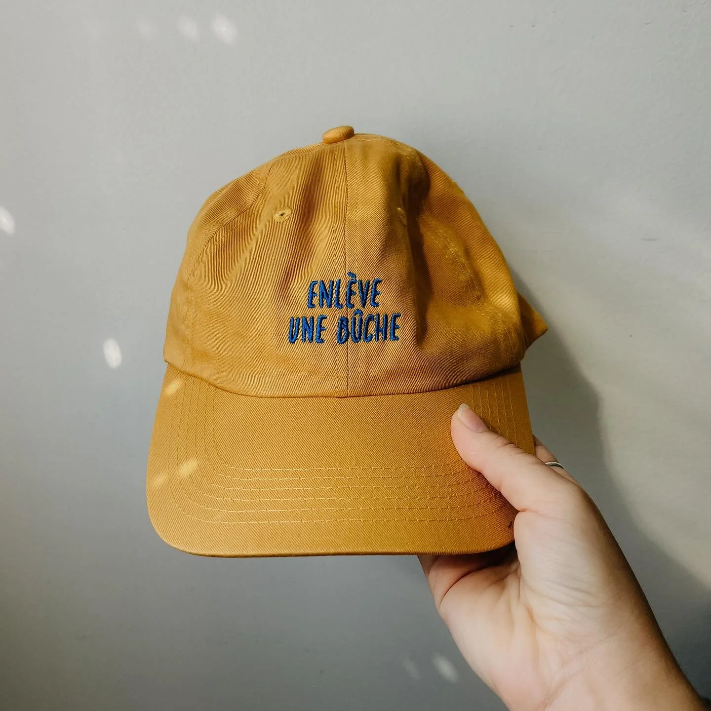 ❤️&zwj;🔥Les nouveaux mod&egrave;les de casquettes ✨

1️⃣ Enl&egrave;ve une b&ucirc;che jaune
2️⃣ Kale belle journ&eacute;e 🌱
3️⃣ Ok cool ✨
4️⃣ Les tomates 🍅

Laquelle ta pr&eacute;f&eacute;r&eacute;e? 🤭

Disponible en pr&eacute;commande sur la bo