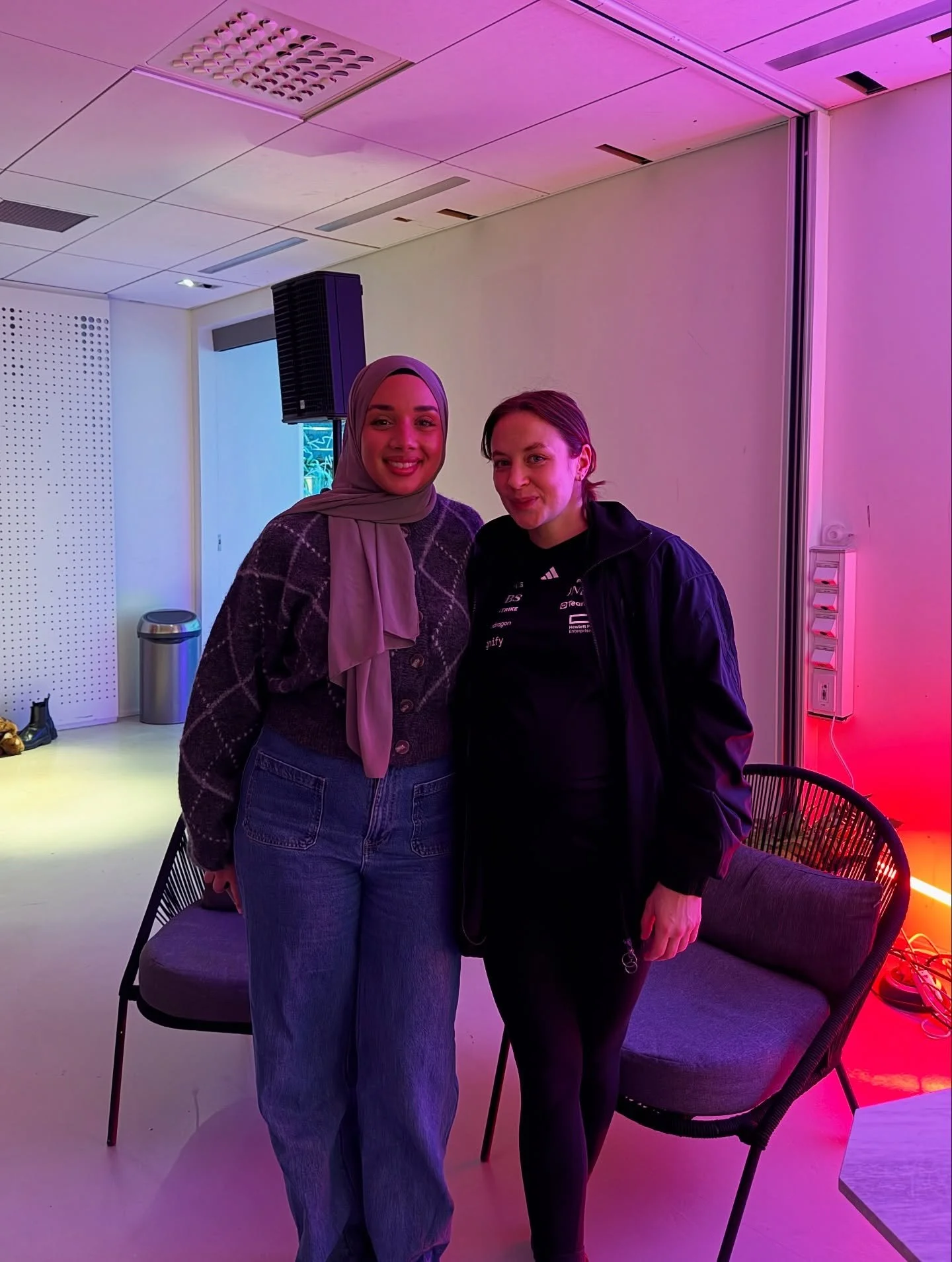 Tillsammans med @moodstockholm bj&ouml;d vi in till &aring;rets sista frukost p&aring; CMNTY. Vi avslutade p&aring; topp med ett tr&auml;ningspass  av @_epique__, f&ouml;ljt av ett samtal med @camillahamid och @fannieredman. 

Frukosten serverades av