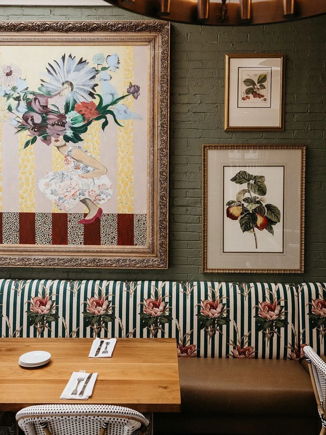 Starting the week in the garden room, at the bar, or in the dining room.