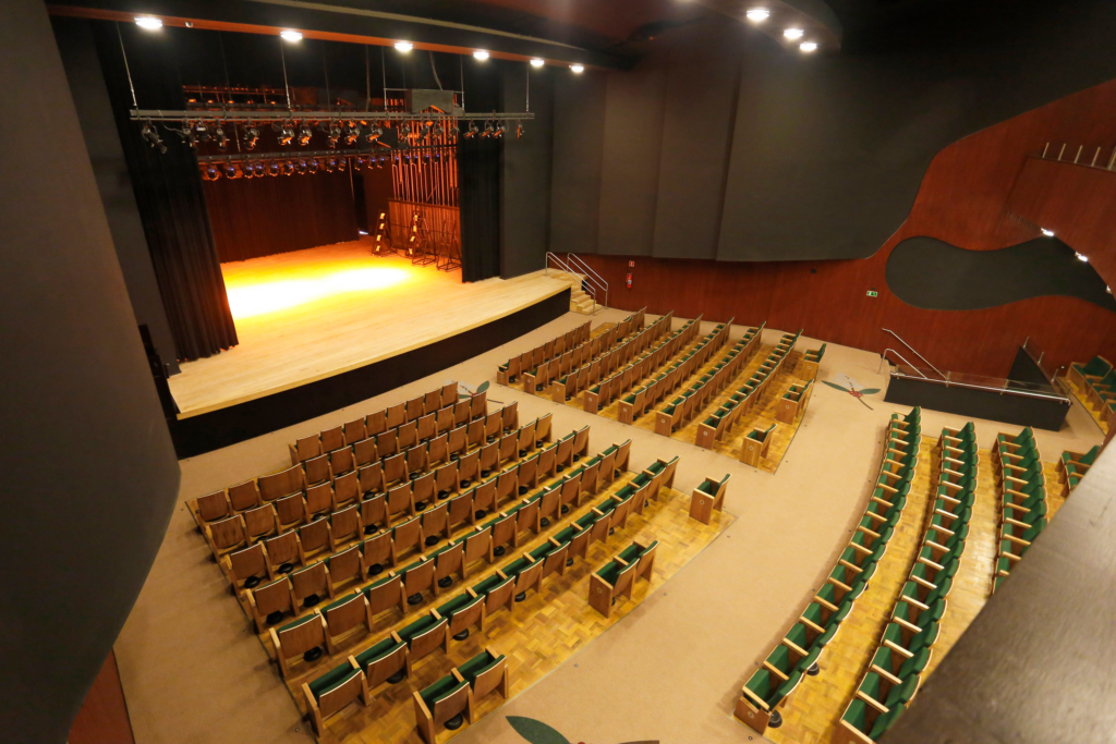 A Melhor Vestimenta Cênica para o Seu Teatro
