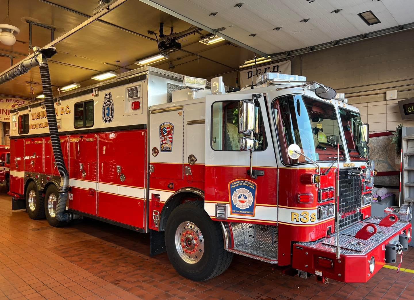 DCFD Rescue 3&rsquo;s brand new Ferrara Fire Apparatus was placed into service earlier this week!! 

@dcfdrescue3 @ferrarafire @fireapparatus @fdicindy 
#washingtondc #dcfd #dcfdrescue3 #jobtown #firetrucksofamerica #ferrarafire #ferrarafireappartus 