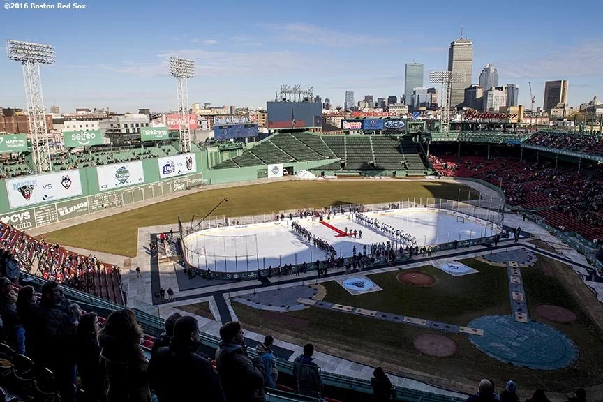 20170114_bw_frozenfenway_maine_uconn_09-copy.jpg