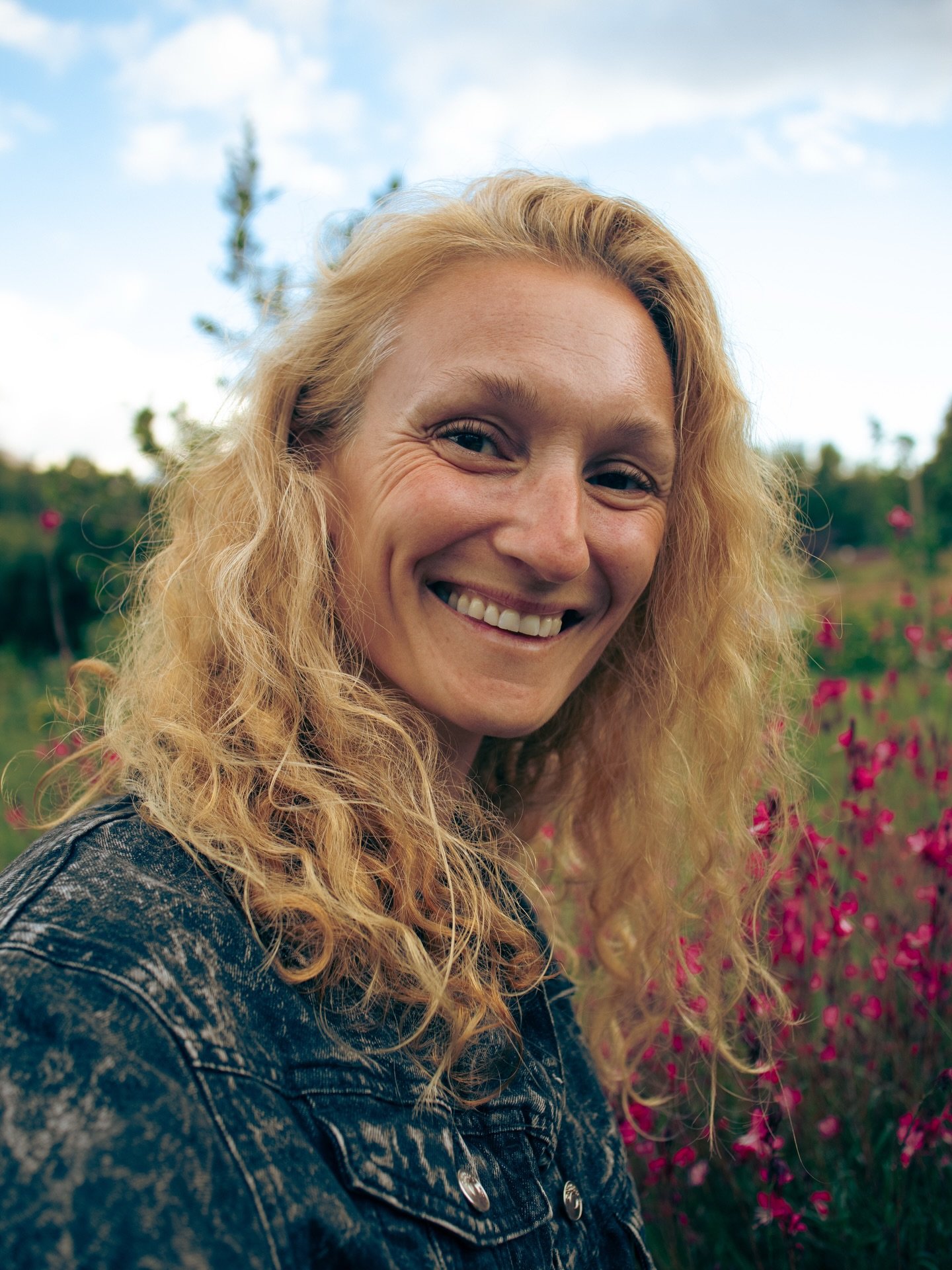 Feeling overwhelmed in your business? Read this ⤵️

Do you ever close your laptop at the end of the day, yet feel like your brain is still stuck in work mode? 💻 

You finish your tasks, but your thoughts stay focused on everything you did not comple