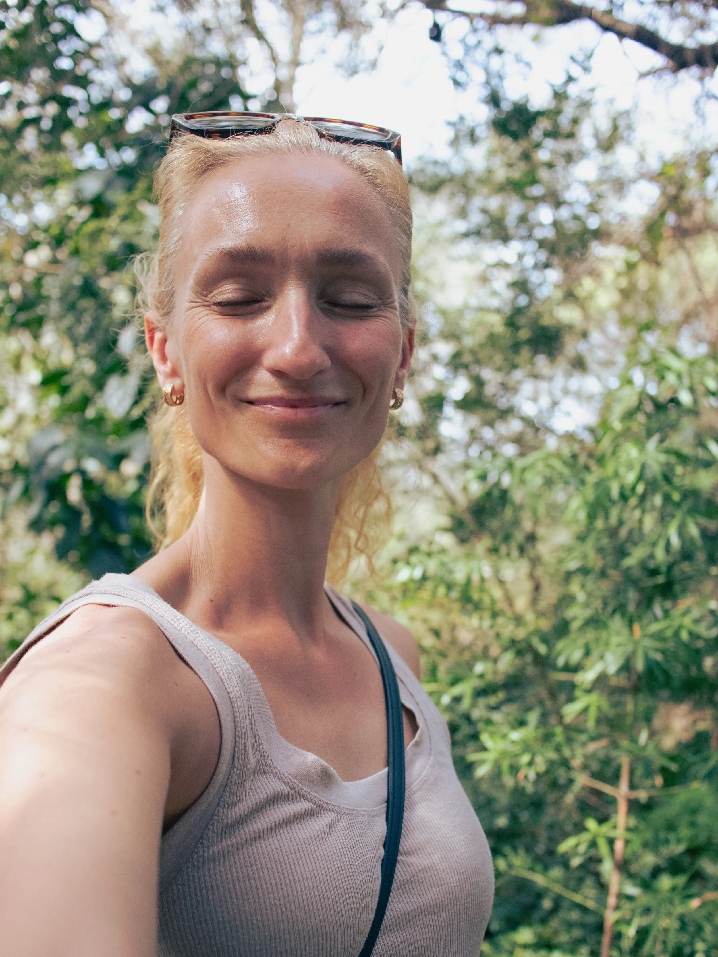 Feeling stressed lately? Here&acute;s how to calm your nervous system ⤵️

Have you ever closed your work laptop at 5 PM, fully intending to enjoy the beautiful, sunny evening, but instead you just collapse onto the couch and stare at the wall for an 