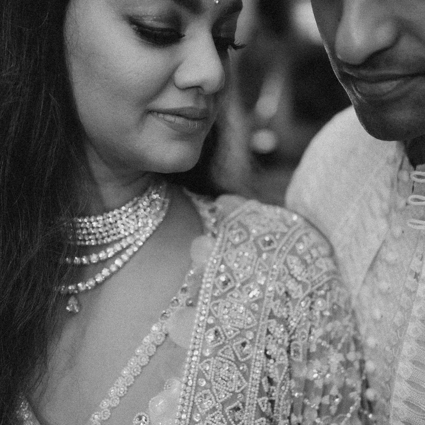 Nothing staged, just real love, raw emotions, and timeless frames. 

Sutra - signifies a sacred bond: A Pure Bond
.
.
.
.
.
.
.
.
.

#sutracouple #sutrasnapperz #WeddingPhotography #LuxuryWeddings #CandidMoments #WeddingPhotographers #BrideAndGroom #