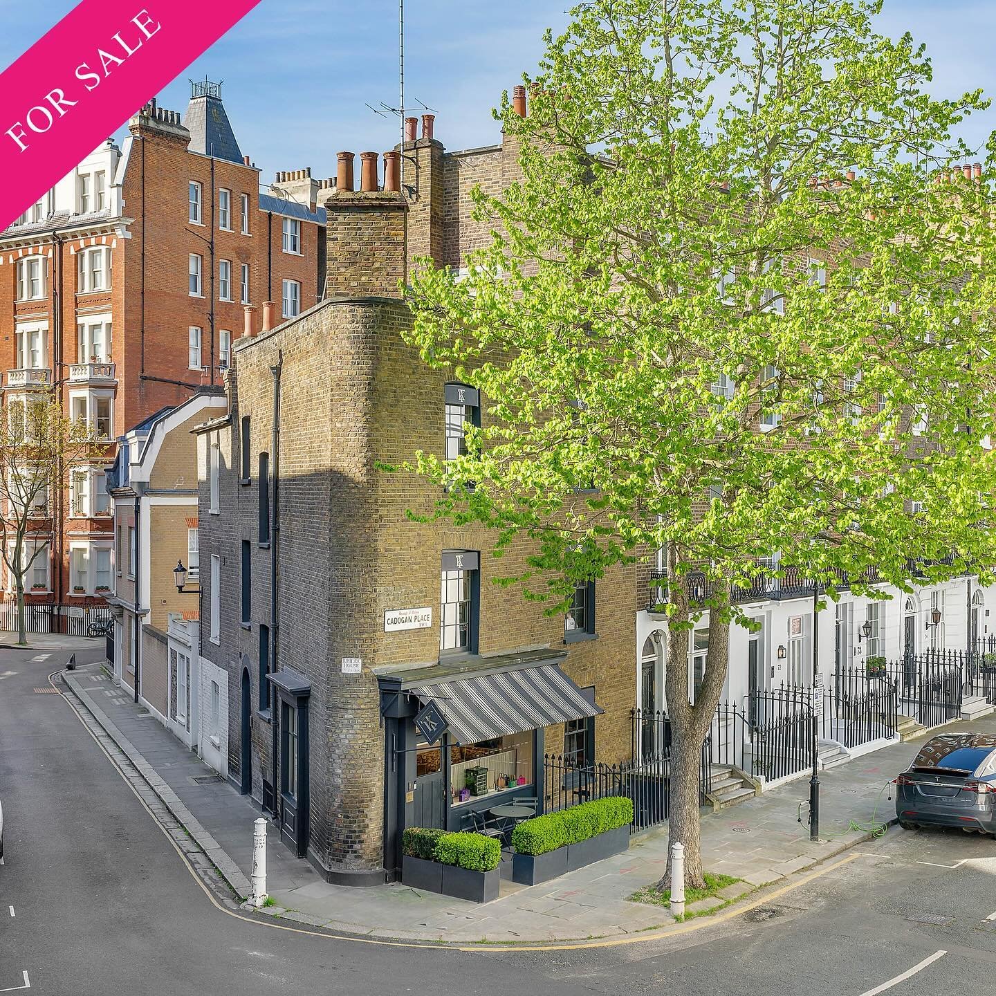 For Sale | &pound;2,950,000 | Cadogan Lane, SW1X

Cadogan Lane is a super quiet street running behind the fabulous white stucco houses of Cadogan Place, and marks the boundary of the great Cadogan Estate. We have just launched this charming freehold 