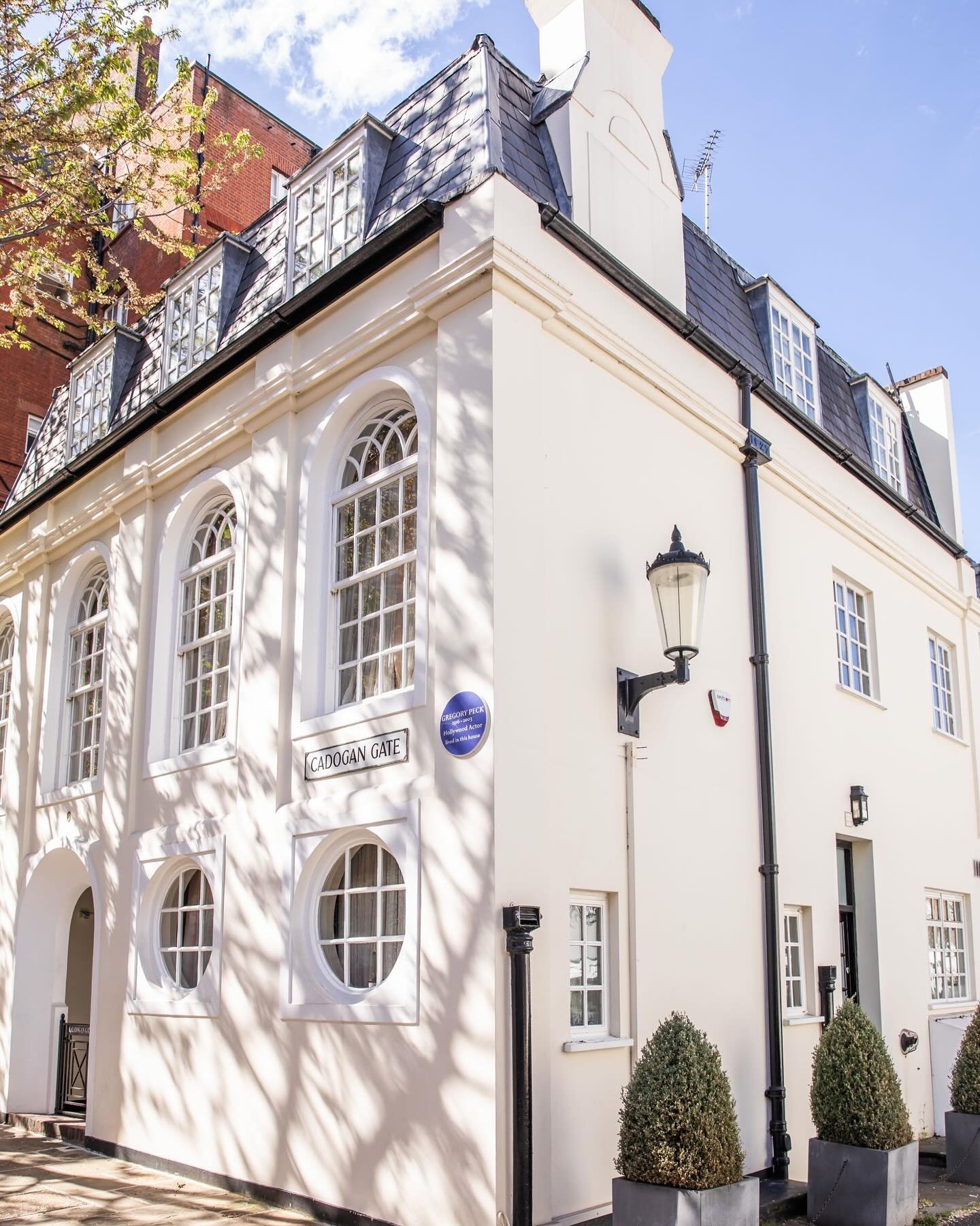 Located between Cadogan Square and Sloane Street, you&rsquo;ll find Cadogan Gate and the former residence of well-known Hollywood actor Gregory Peck, most recognised for his larger-than-life film roles, notably as Atticus Finch in &ldquo;To Kill a Mo