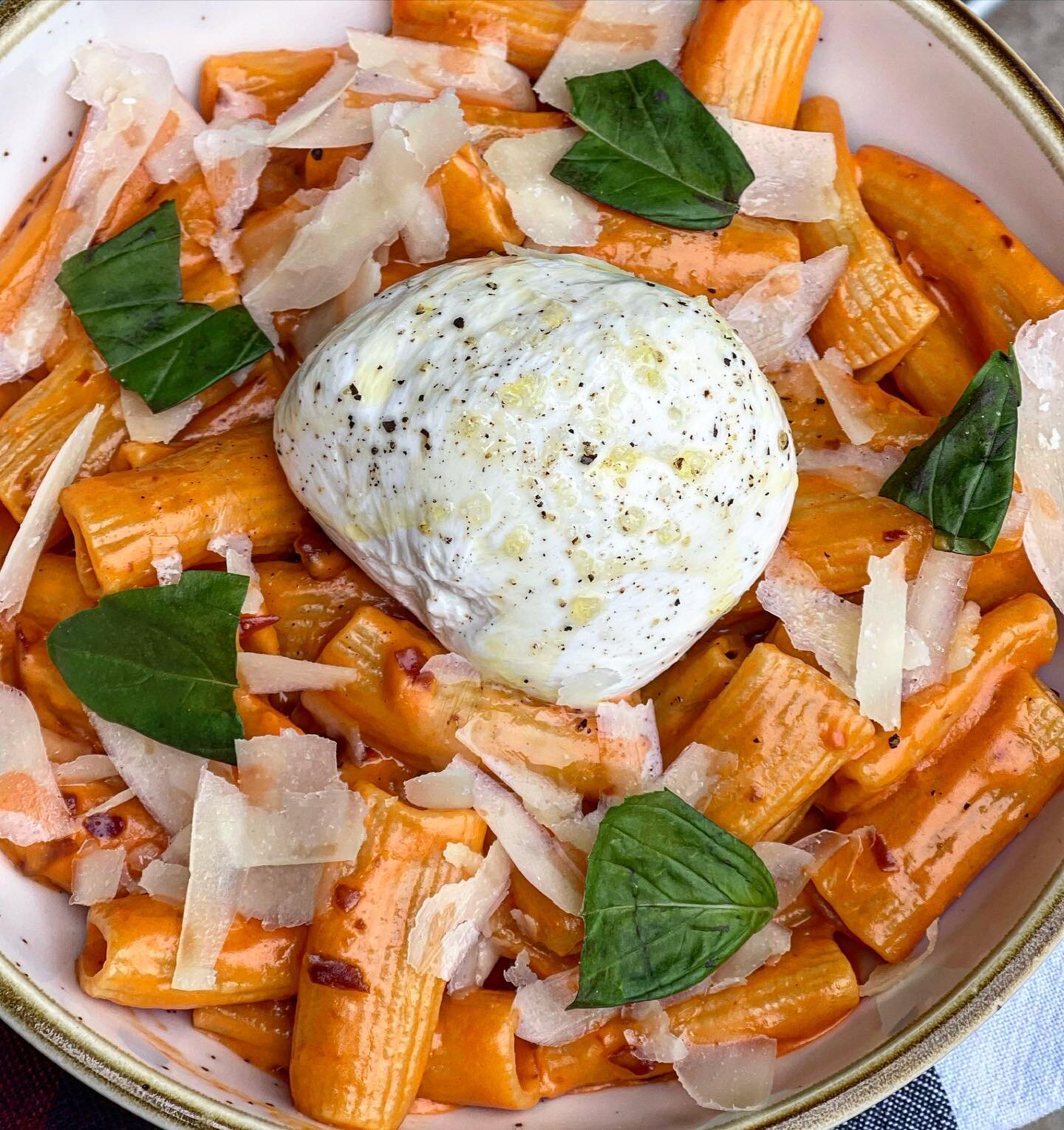 Spicy Rigatoni Vodka &amp; Burrata 

Fresh Rigatoni Pasta, Burrata, Tomato Cream Sauce, Prosciutto Bits, calabrian Chili Oil, Parmigiano Reggiano