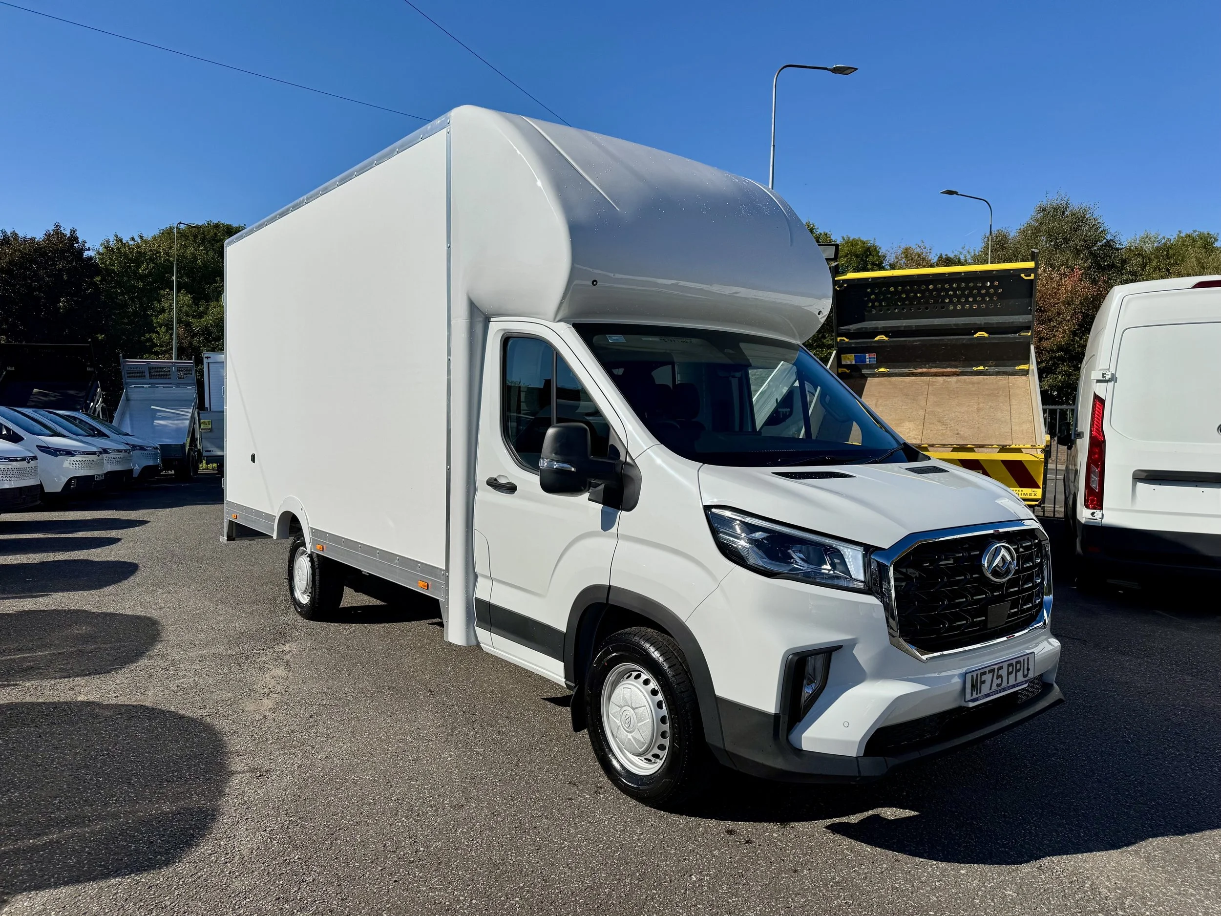 NEW MAXUS DELIVER 9 LUTON VAN