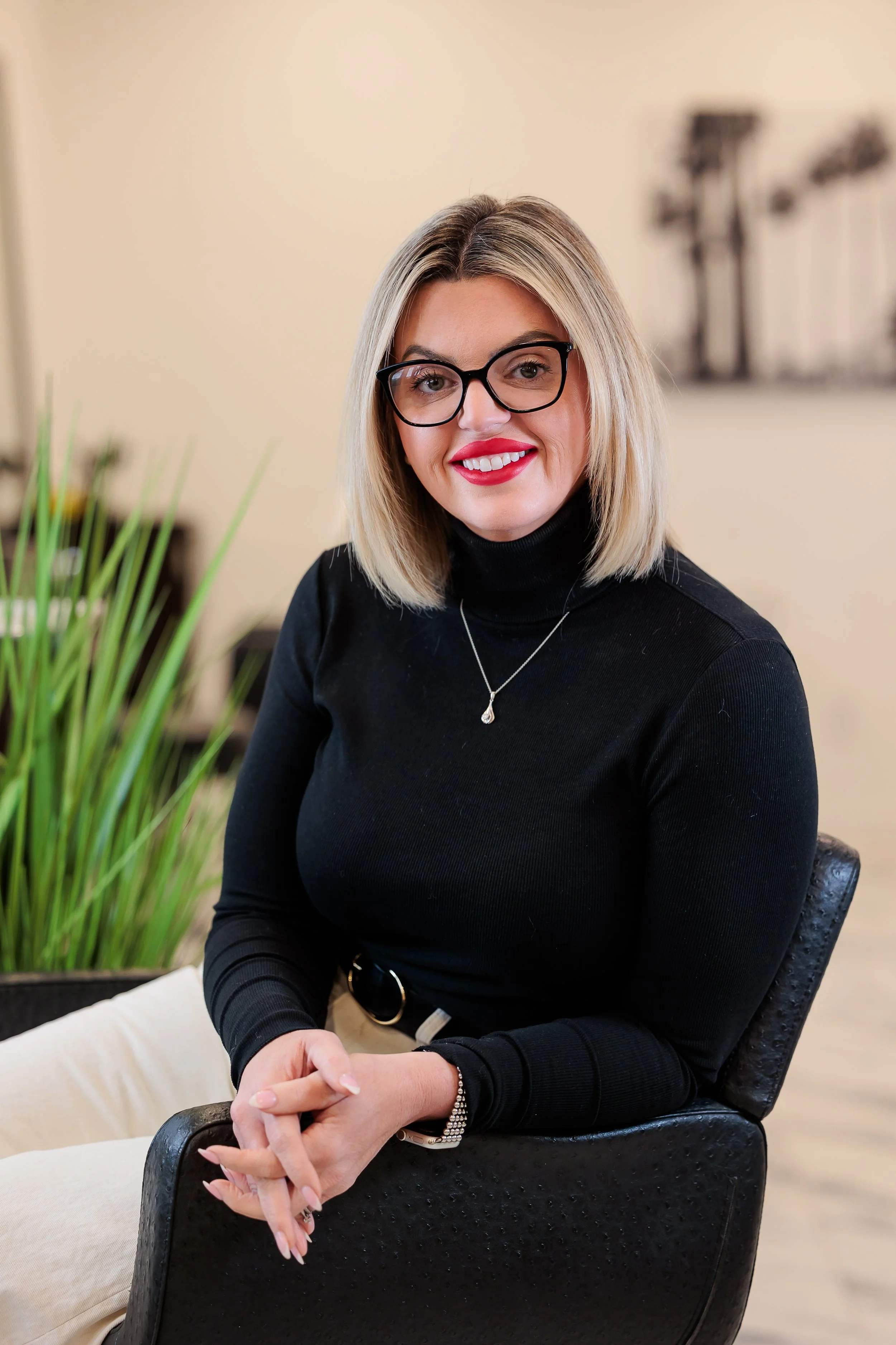 Savannah, GA, Professional Headshot Photography, Lisa Barksdale, a woman dressed in black sitting. 
