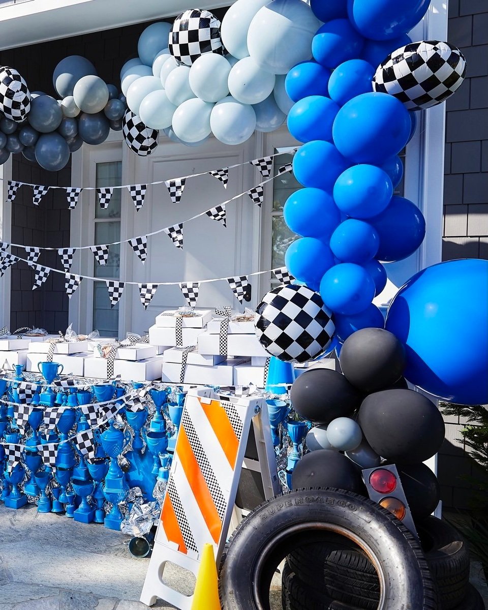 los-angeles-event-party-planner-brentwood-beverly-hills-car-Themed-kids-Birthday-Party.trophy-balloons.jpg