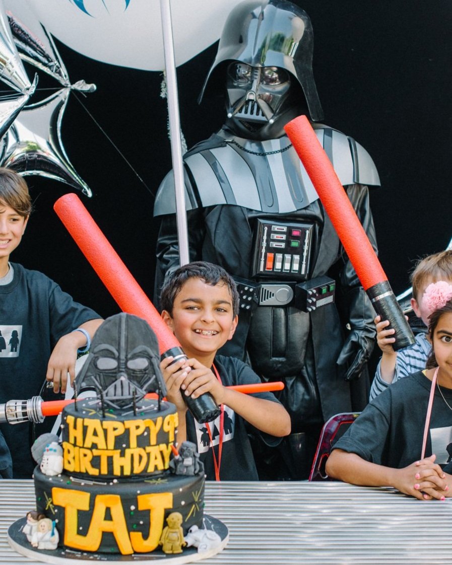 tarynco-events-starwars-kids-birthday-party-cake-time.jpg