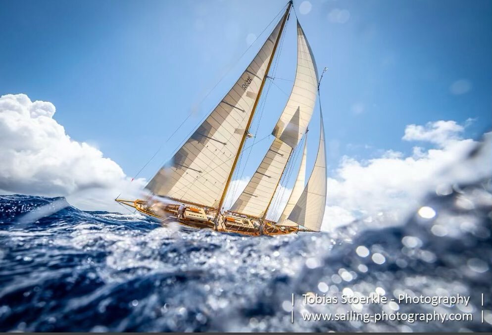 Thrilled and proud to see Juno win her class at the Antigua Classic Yacht Regatta this weekend!! @antigua_classic_regatta @sperrysails #natbenjamindesign #gannonandbenjaminmarinerailway #sailing #yachting #boatbuilding #boatbuilders #yachtdesign #boa