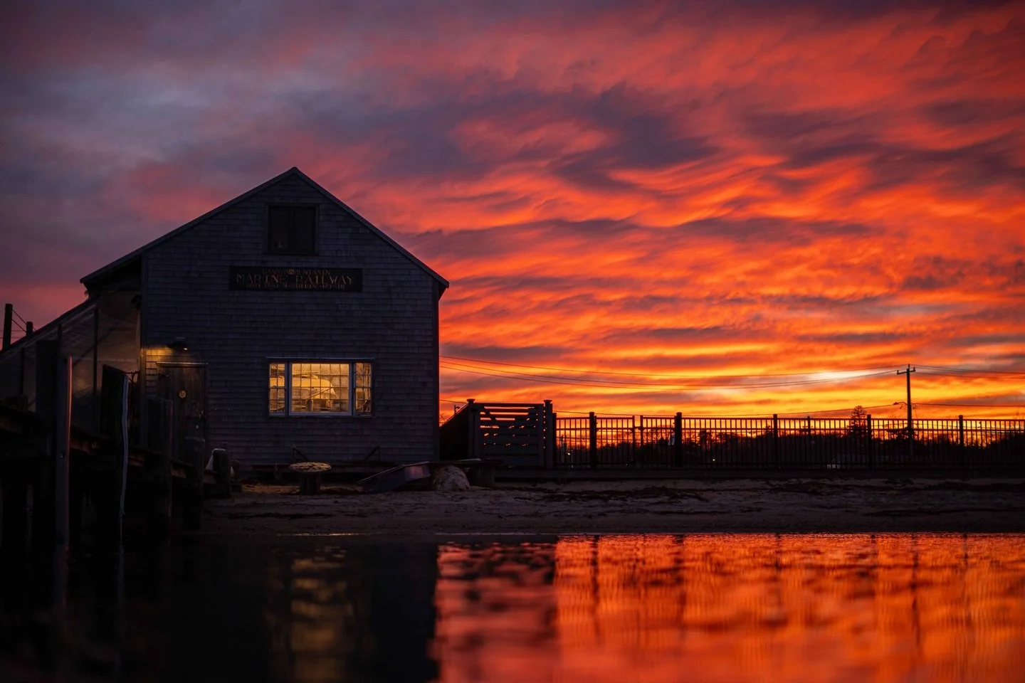 Painted skies over the Beachfront Shop 

📸 @lew_ch