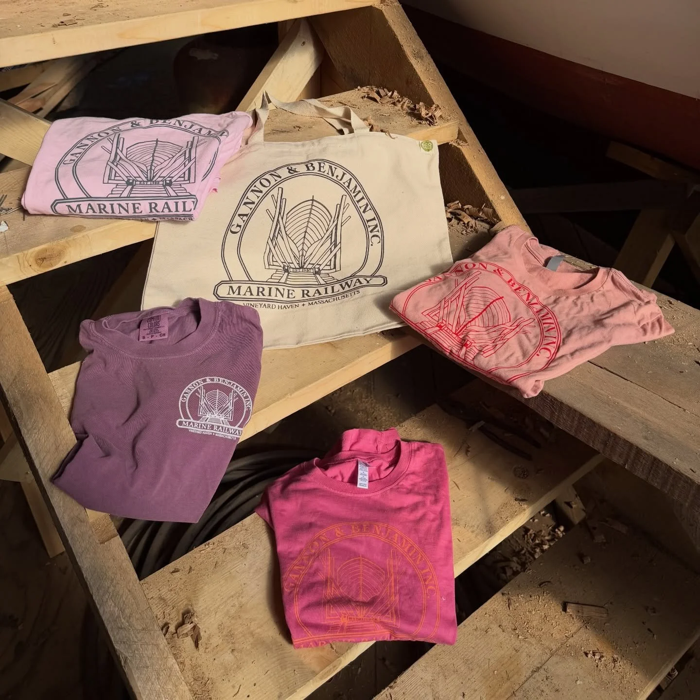 We&rsquo;re back with our annual Valentine&rsquo;s Day giveaway! 💘
 Gannon &amp; Benjamin and Sperry Sails are teaming up to spread the love.

One winner will receive a Gannon &amp; Benjamin tote and pink shirt, plus a Sperry Sails limited-edition V