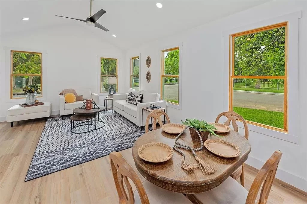 1903 CHURCH ST LIVING  jpeg.jpg