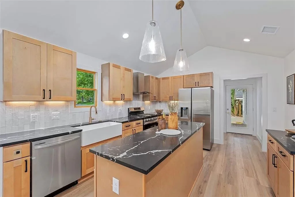 1903 church st kitchen.jpg