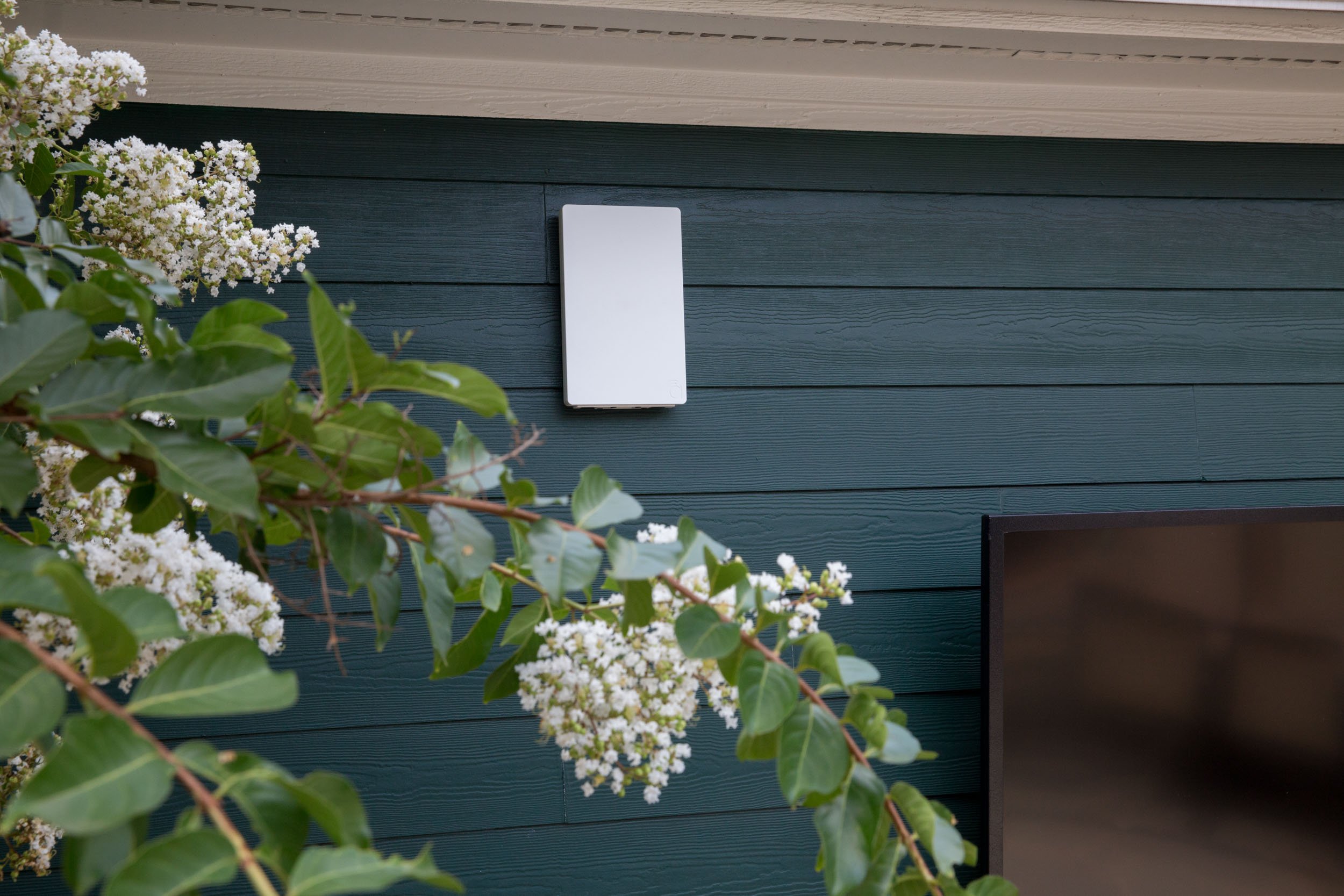 Point to Point Wifi Access Point Mounted on Exterior of House