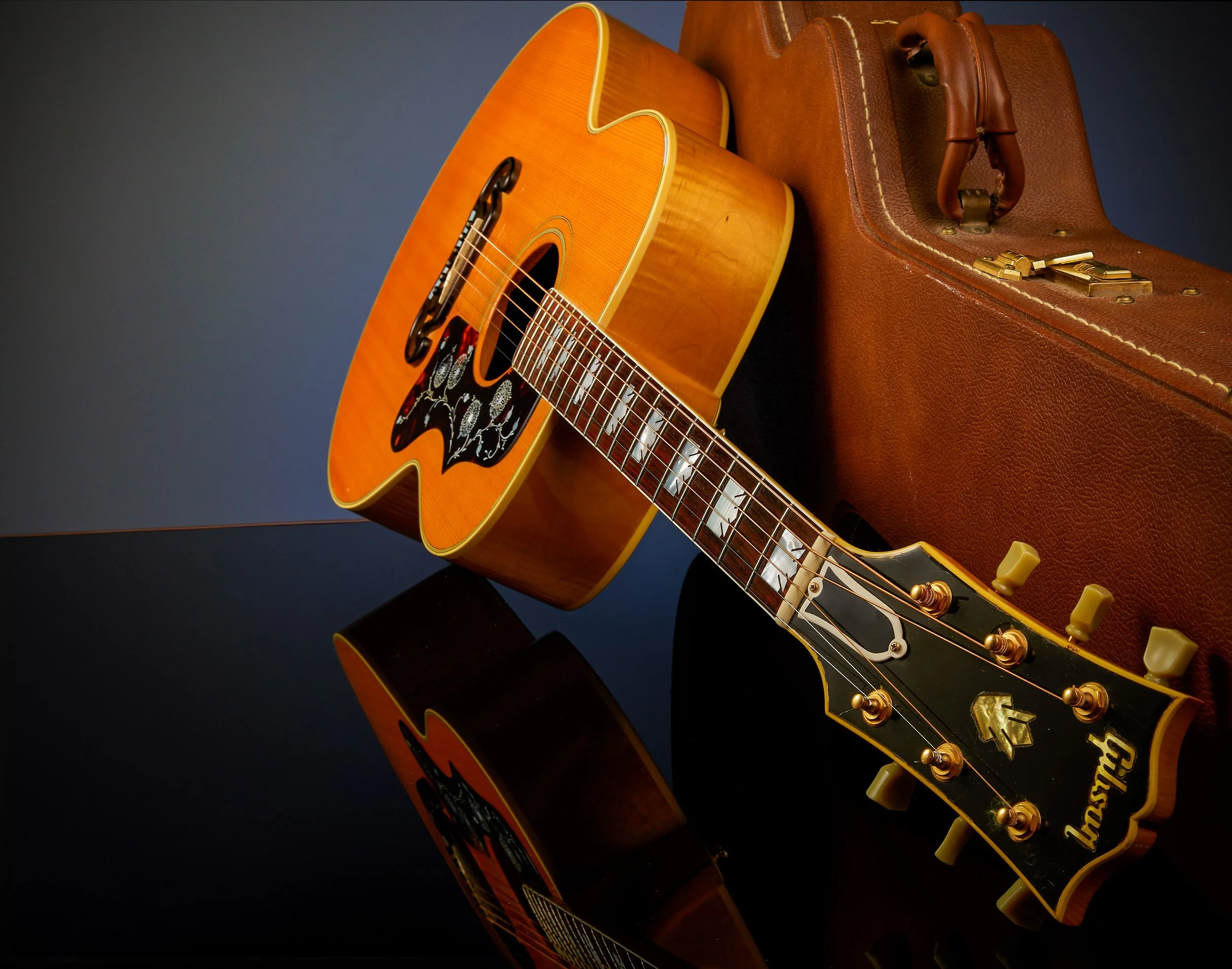 Gibson J200 FRONT.jpg