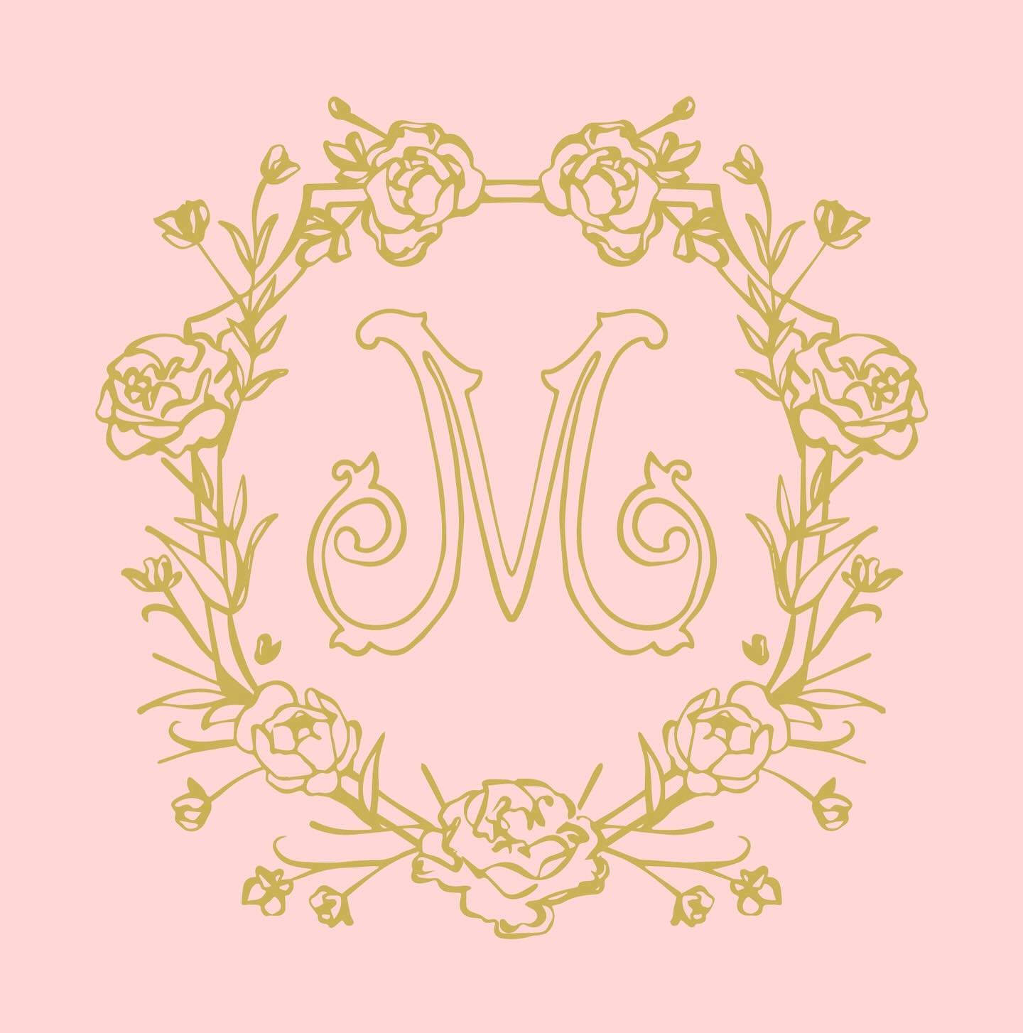 A very special crest this week because @ameliareeselisenby gets married oh so soon!! 👰&zwj;♀️👰&zwj;♀️

#weddinginvitations #weddingbranding #weddingmonogram #weddingcrest #trending