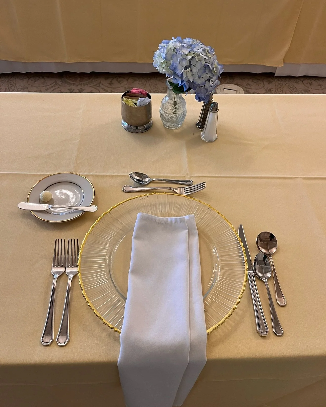 A timeless tradition meets modern grace. ✨ It was an honor to teach etiquette to the remarkable young women preparing for the St. Lucy&rsquo;s Medallion Ball in Pittsburgh &mdash; an evening celebrating faith, service, and elegance. Much like the way