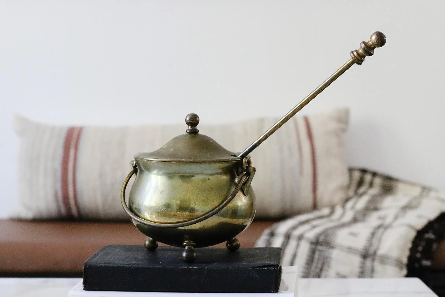 Looking for something that&rsquo;s both functional and decorative? 

The sands of time are evident on the inside of this traditional incense bucket container, adding an elevated aesthetic to your nightstand, coffee table or mantle place. 

The vintag