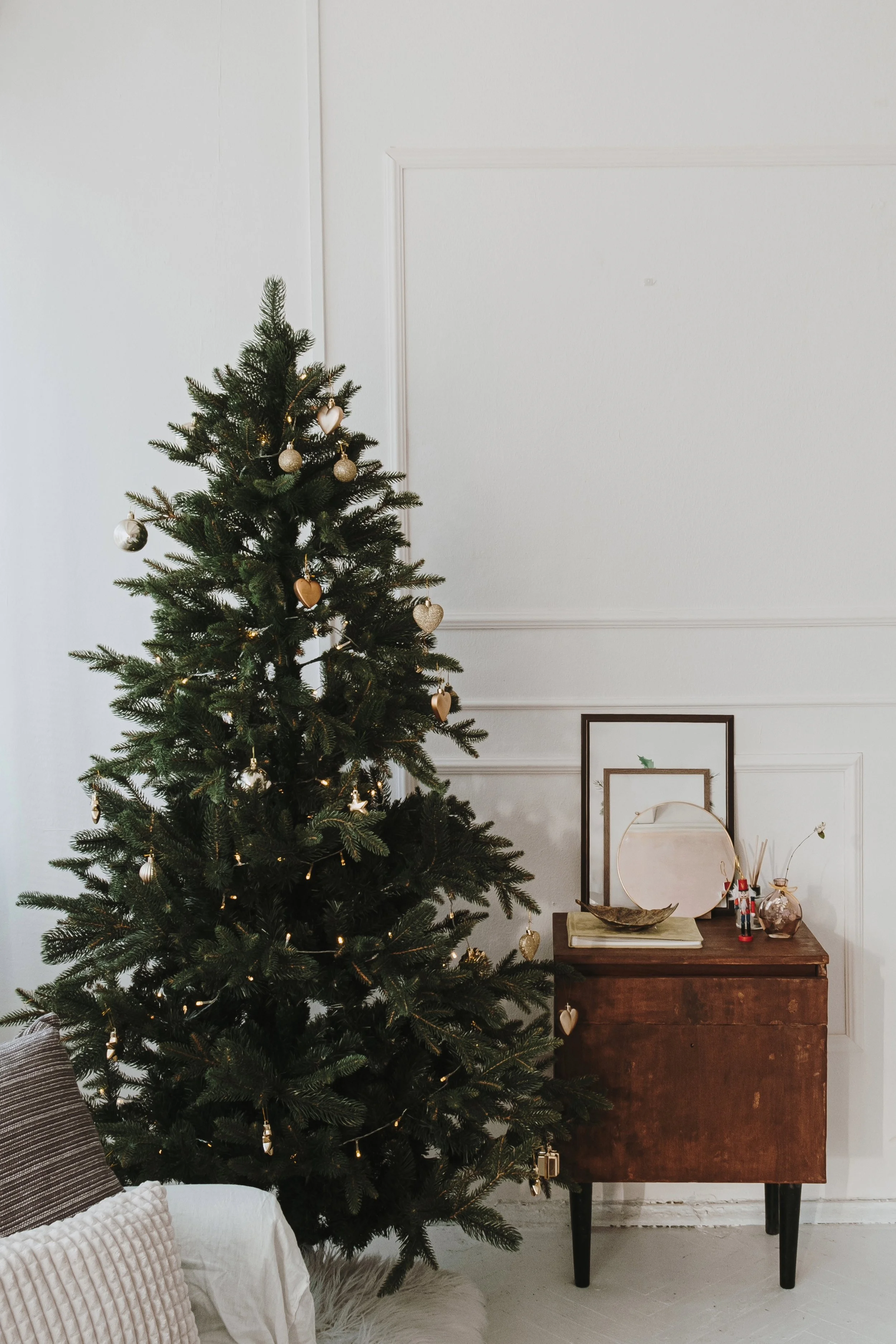 Christmas Through the Ages: Exploring the History, Traditions &amp; Timeless Joy