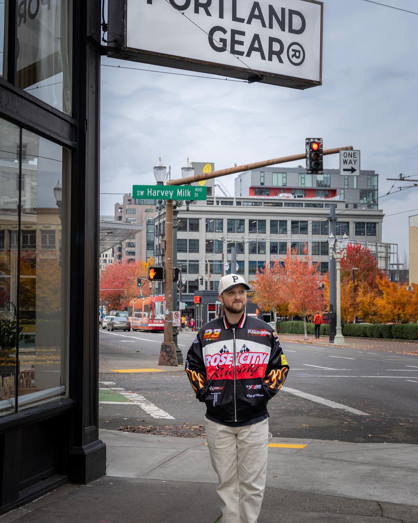 The fall colors we&rsquo;re on full display during our visit to @portlandgear&rsquo;s new West End storefront with @prosperportland  @portlandao