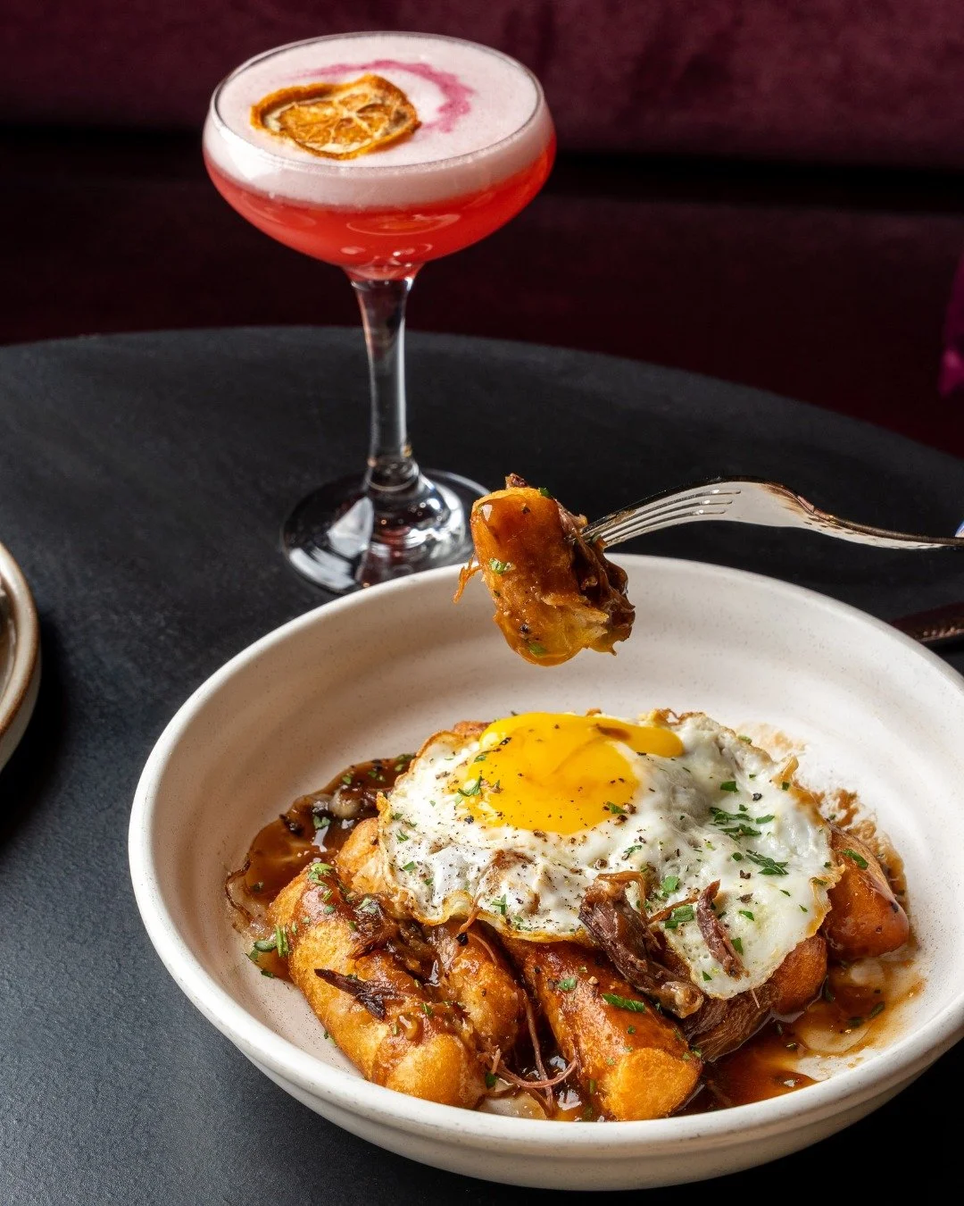 Tonight&rsquo;s move: Yucca Poutine &mdash; braised short rib, beef gravy, cheese curds, and a fried egg &mdash; paired with your favorite cocktail.

#high5iverooftop #uptownoakland #visitoakland #oaklandeats #oaklandbars #sffood #bayareabuzz #bayare