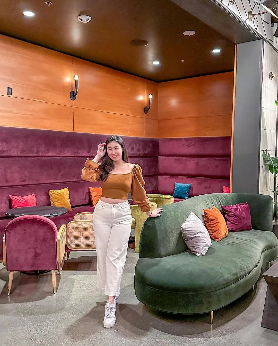 Serving looks as effortlessly as our lounge serves vibes ✨
 
📸 @alltinaathings

#high5iverooftop #uptownoakland #visitoakland #eastbaycentric