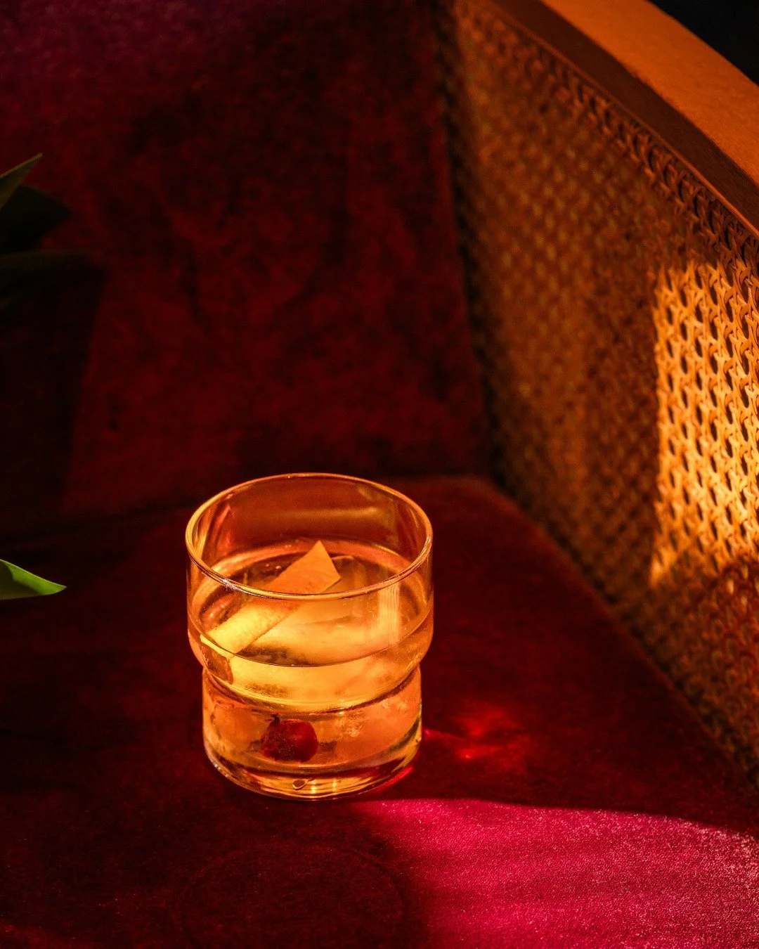 The Oakland Old Fashioned a timeless classic done right. 🥃🍊 Buffalo Trace bourbon, simple syrup, and Angostura bitters, crafted with care and a touch of smoke. 

#high5iverooftop #uptownoakland #visitoakland #eastbaycentric