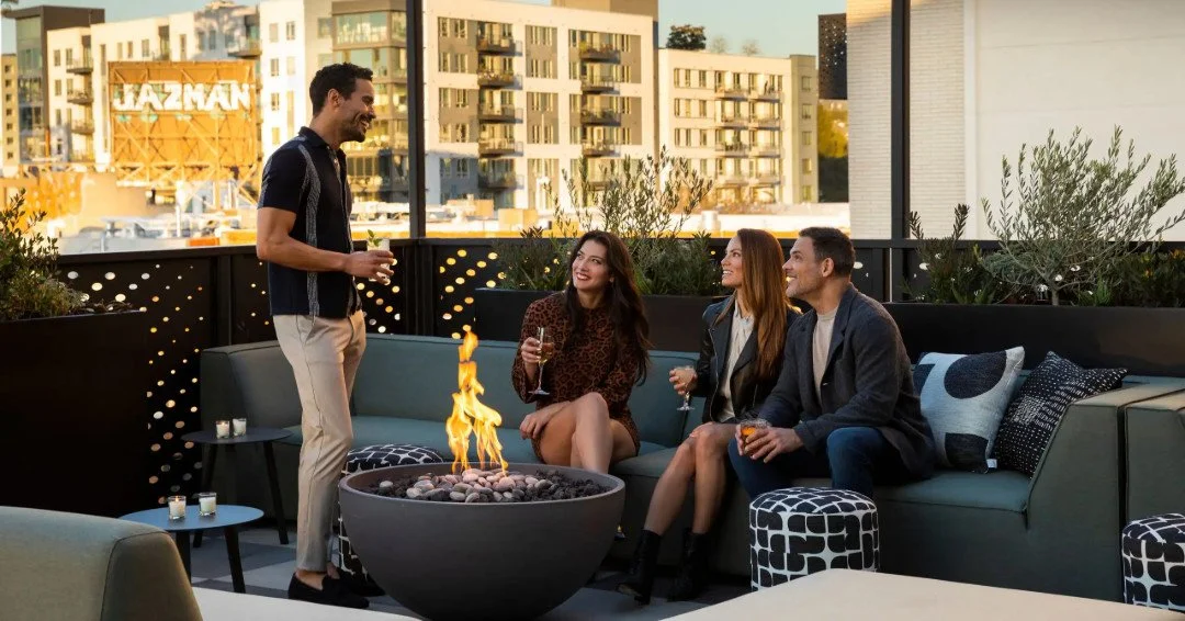 This is not your average rooftop meetup. This is where Oakland&rsquo;s personality comes alive!

Blending subtle history with modern comfort, High 5ive Rooftop Bar makes every gathering feel effortless, full of conversation and connection.

Lock in y