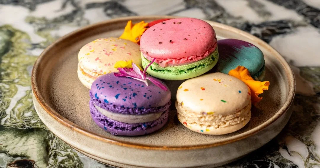 Oakland boldness meets delicate sweetness at High 5ive Rooftop Bar &mdash; perfect for moments meant to be savored, shared, and celebrated.

📷: Carly Hackbarth

#High5ive #RooftopBar #OaklandFoodies #KisselUptownOakland #StoriesWorthCollecting