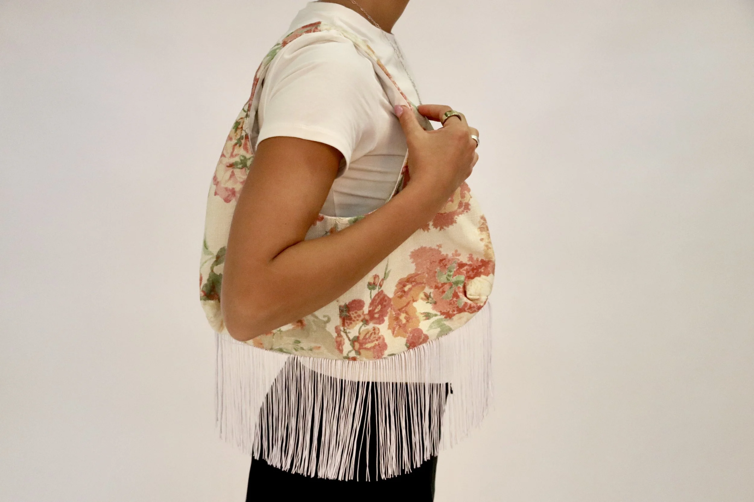 fringe purse(cream_pinkfloral_whitefringe)(2).jpg