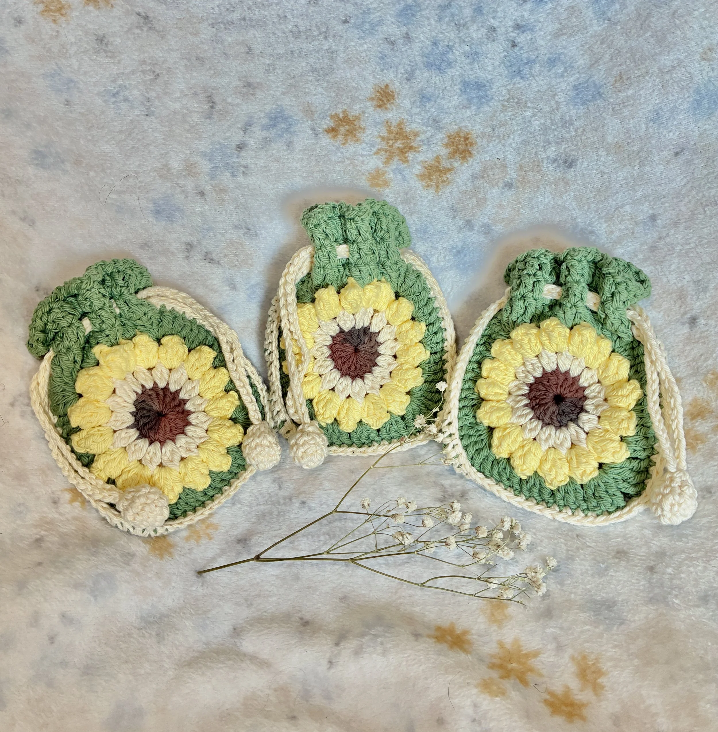 Crochet Flower Pouch 3.jpg