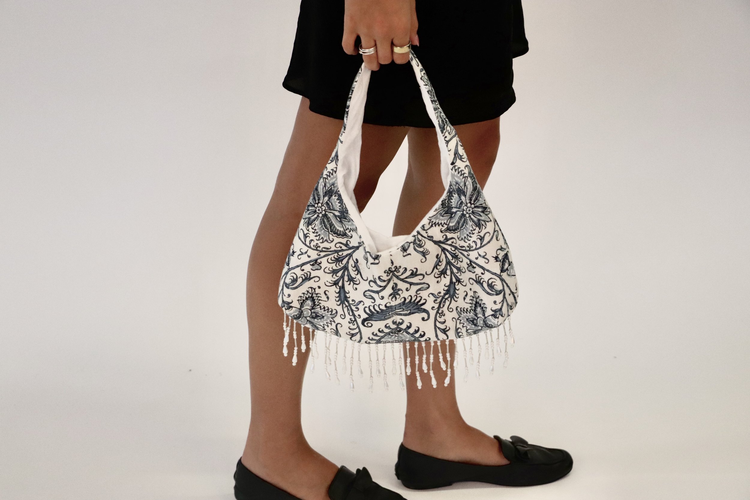 mini_whitebluepatternpearlfringe(1).jpg