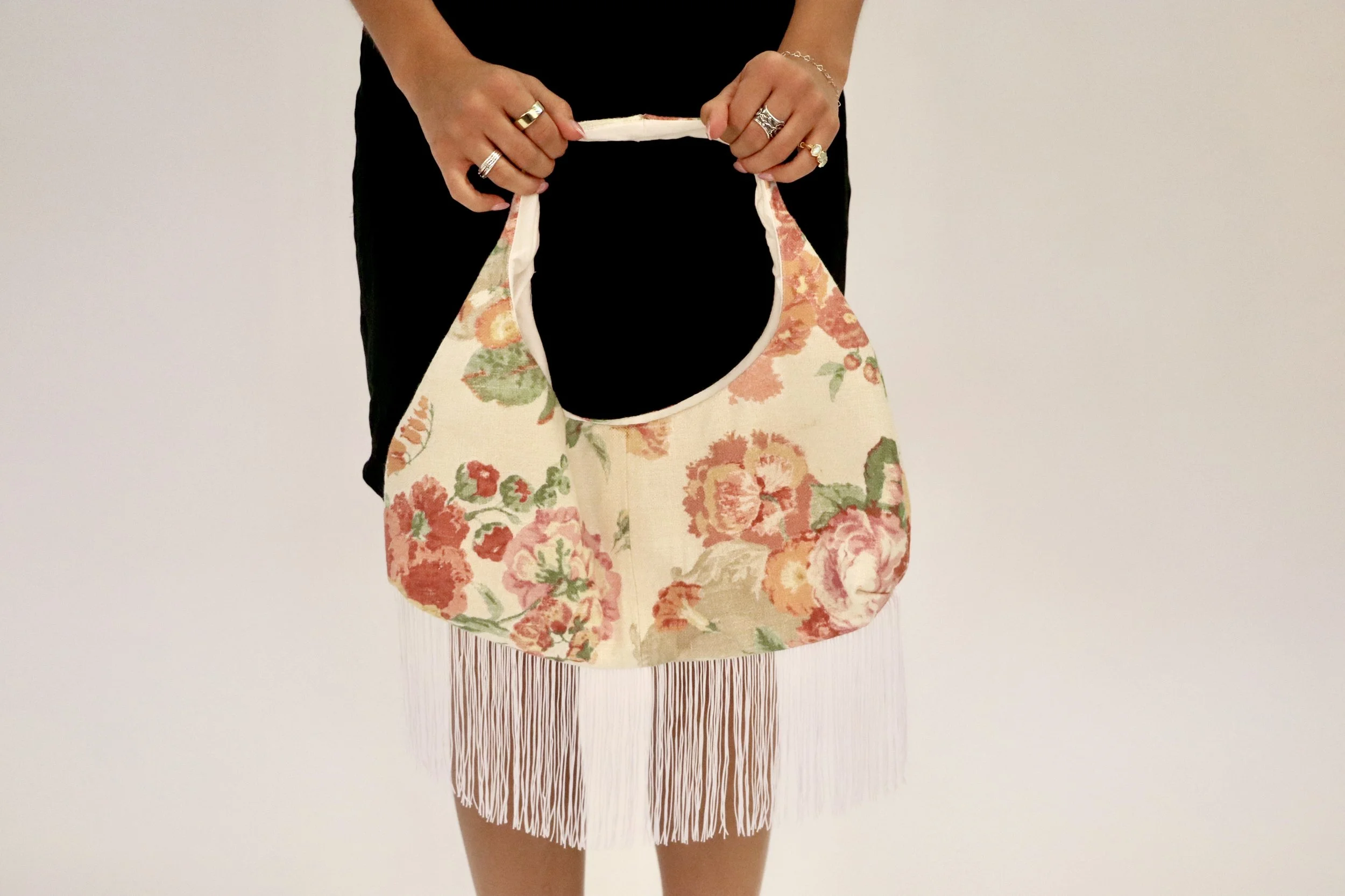 fringe purse(cream_pinkfloral_whitefringe)(1).jpg