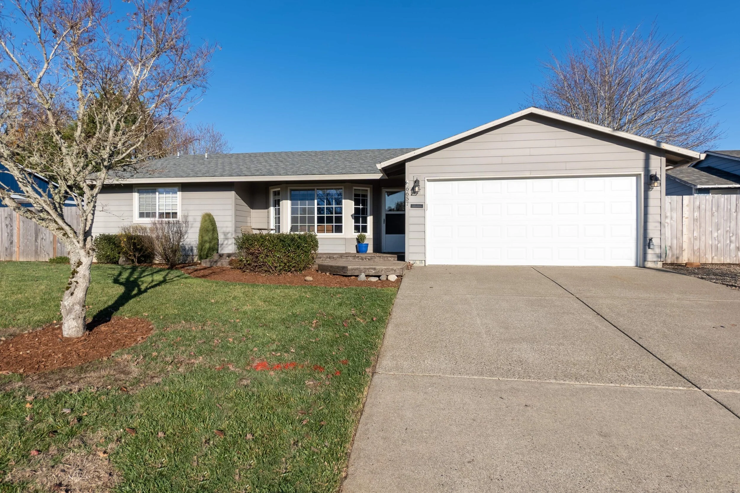 6657 SE Gladys Street