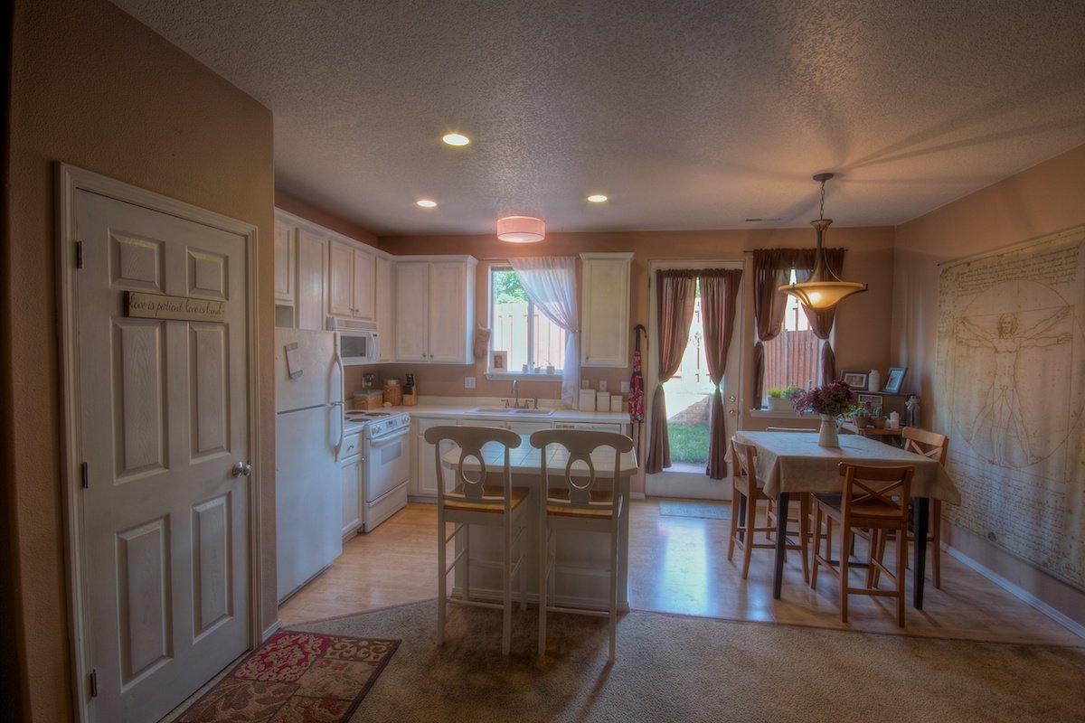 Kitchen dining area in a house for sale in Gresham, Oregon
