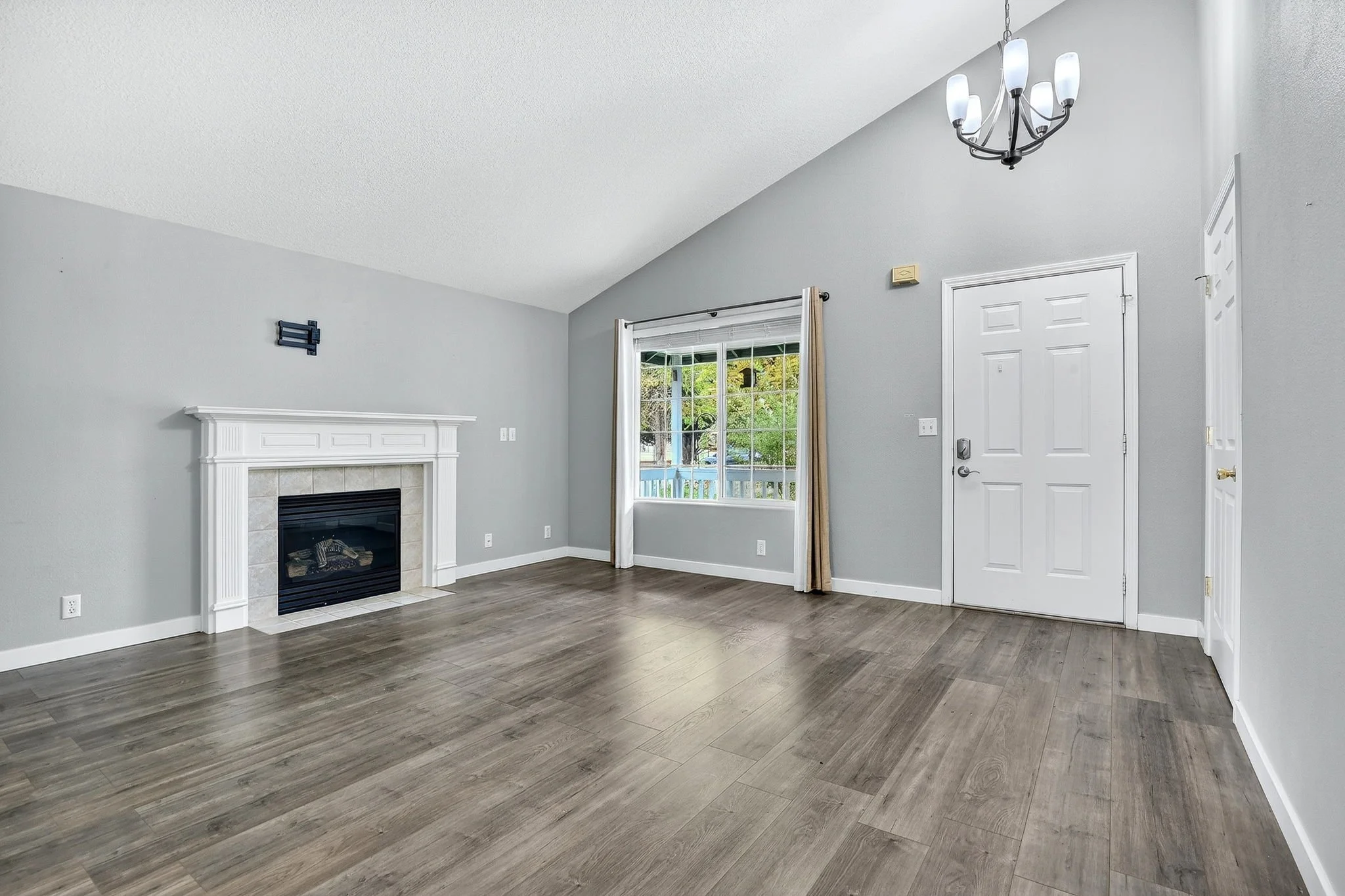 1119 Hawthorne St-12.jpg